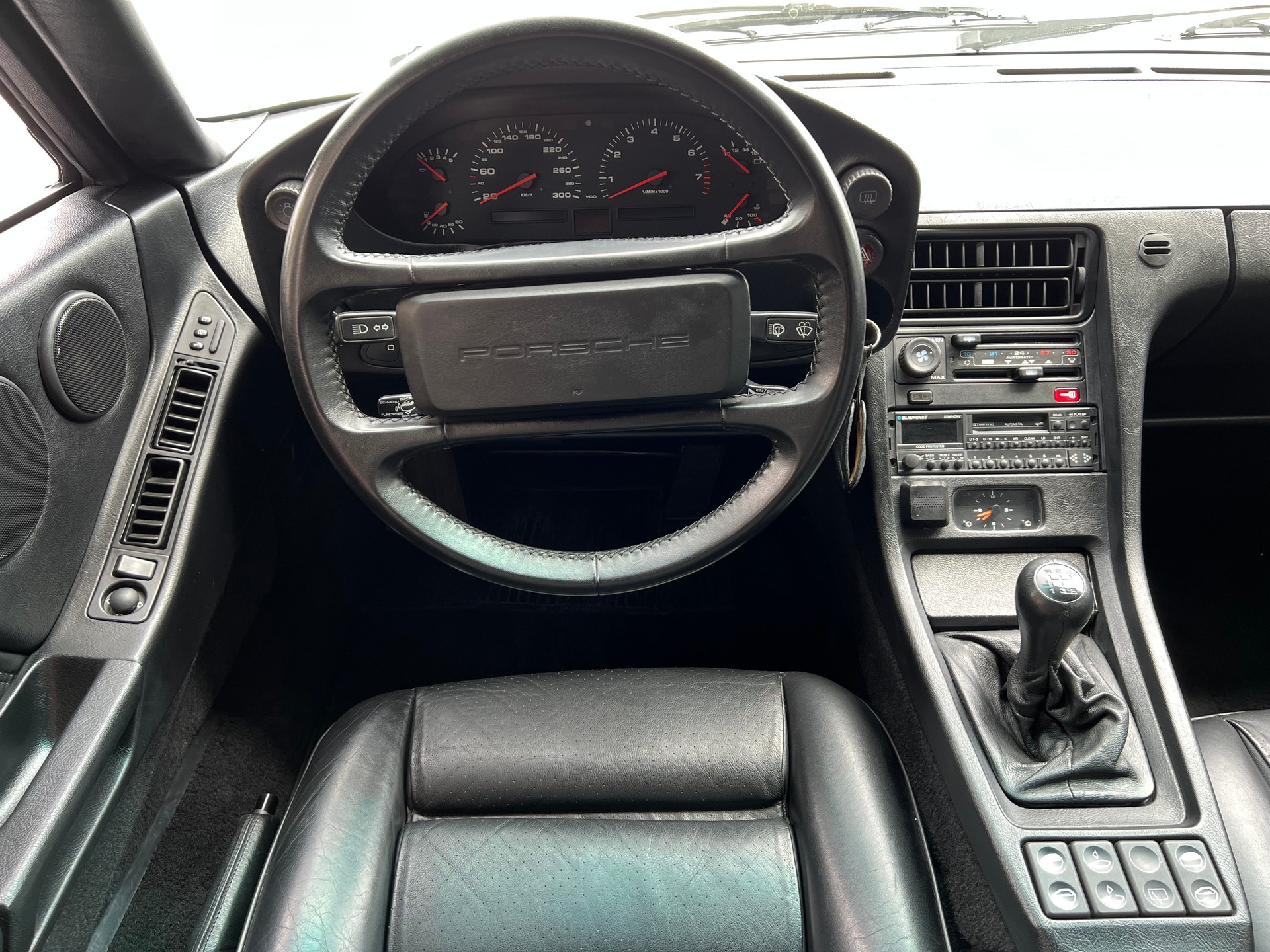 PORSCHE 928 GT-image-12