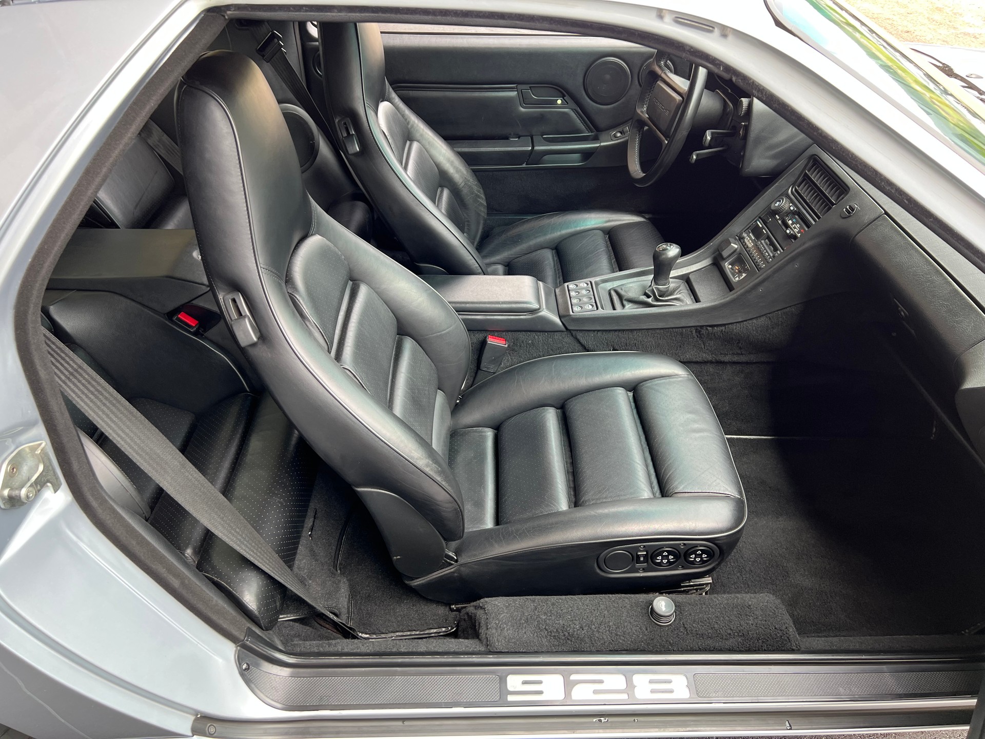 PORSCHE 928 GT-image-14