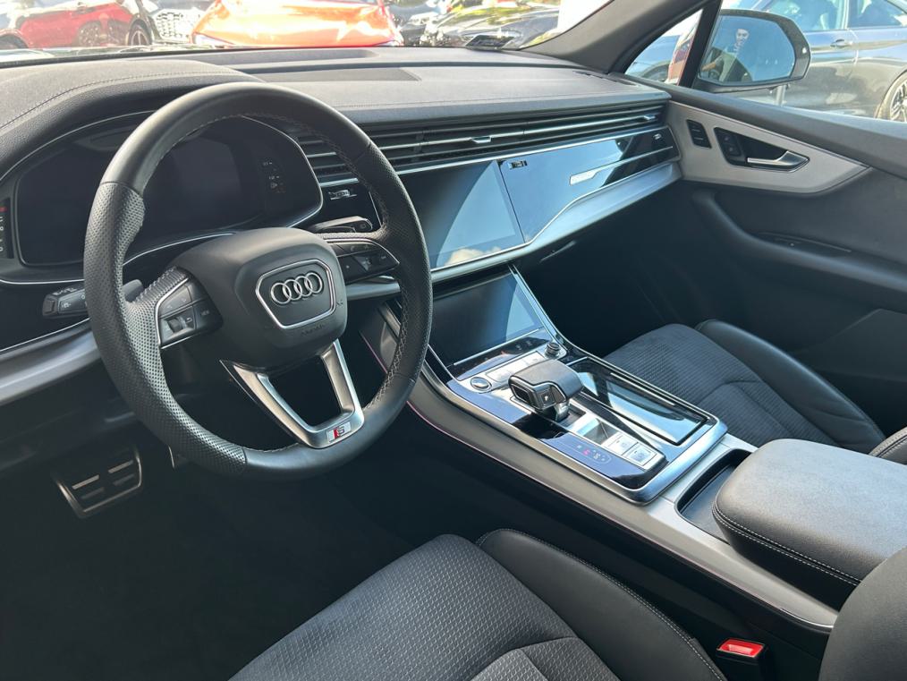 AUDI Q7 50 TDi quattro S line-image-4