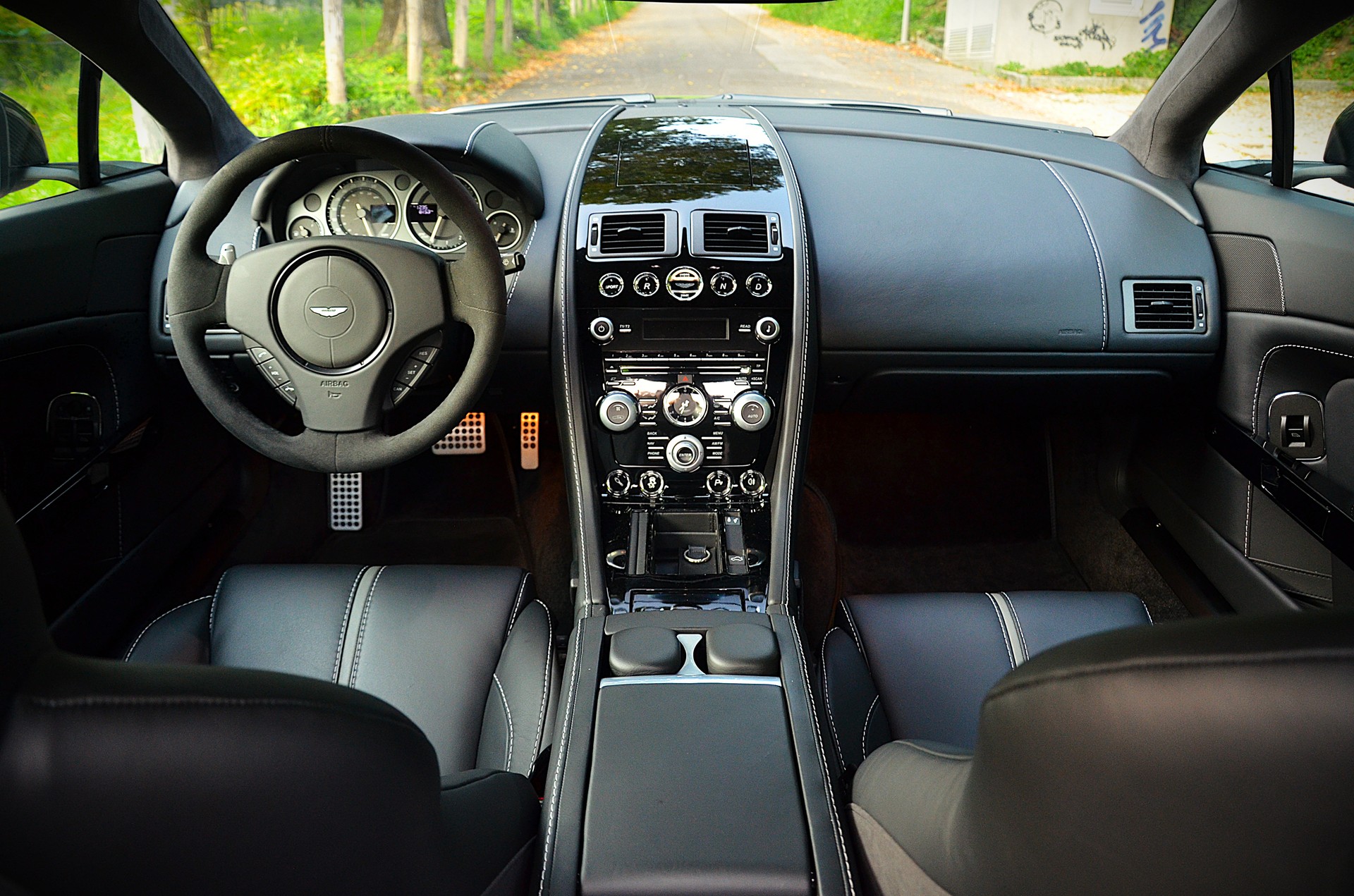 ASTON MARTIN V12 Vantage 5.9 S Sportshift-image-7