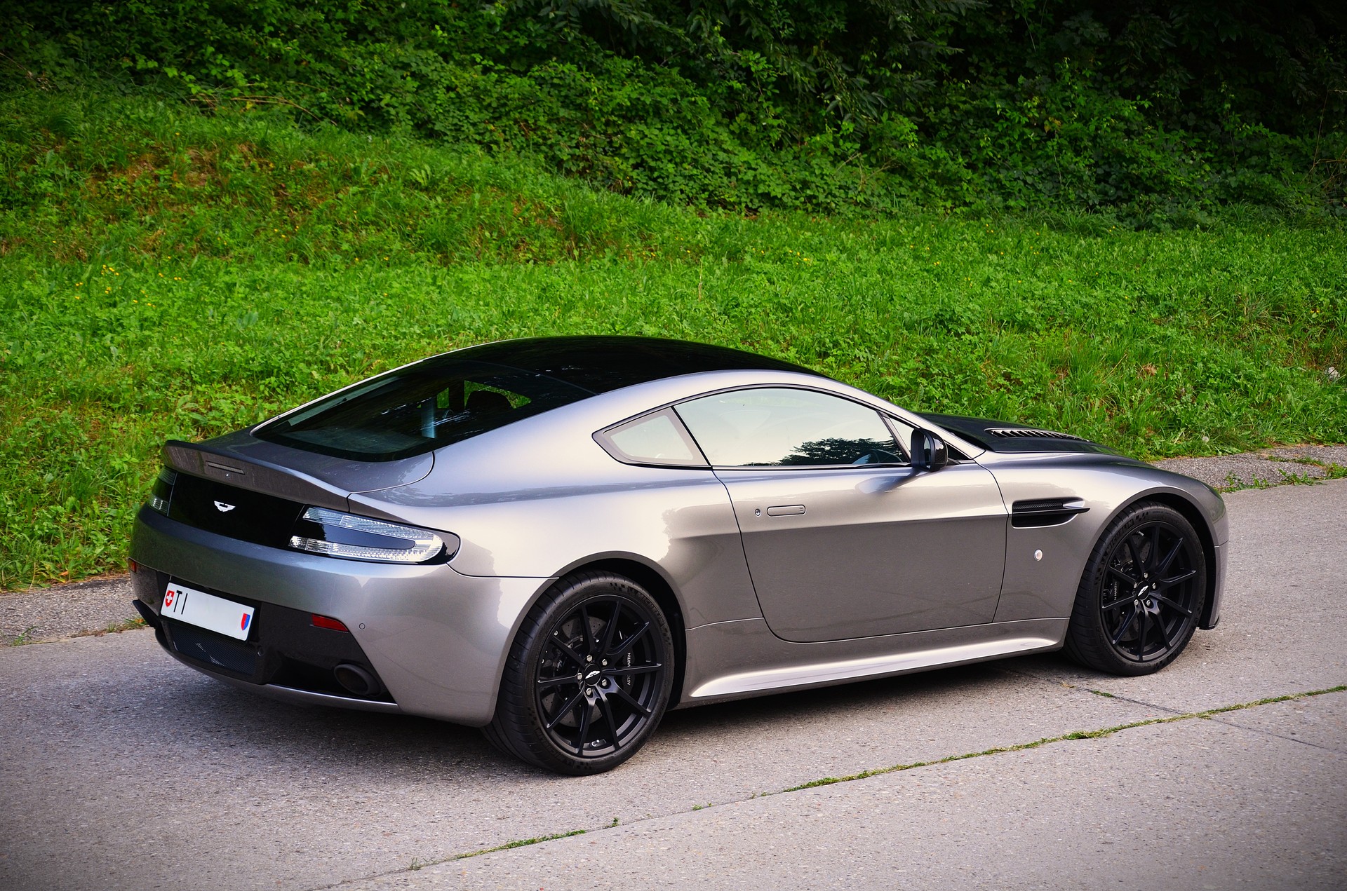 ASTON MARTIN V12 Vantage 5.9 S Sportshift-image-12