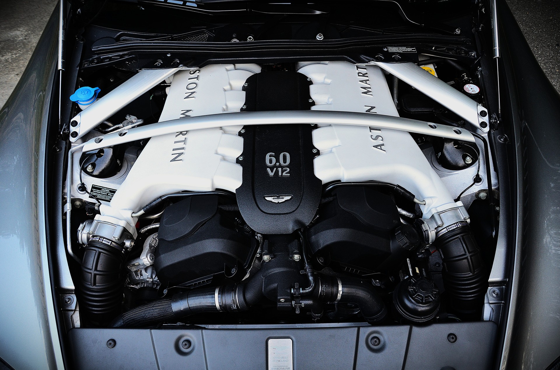 ASTON MARTIN V12 Vantage 5.9 S Sportshift-image-15