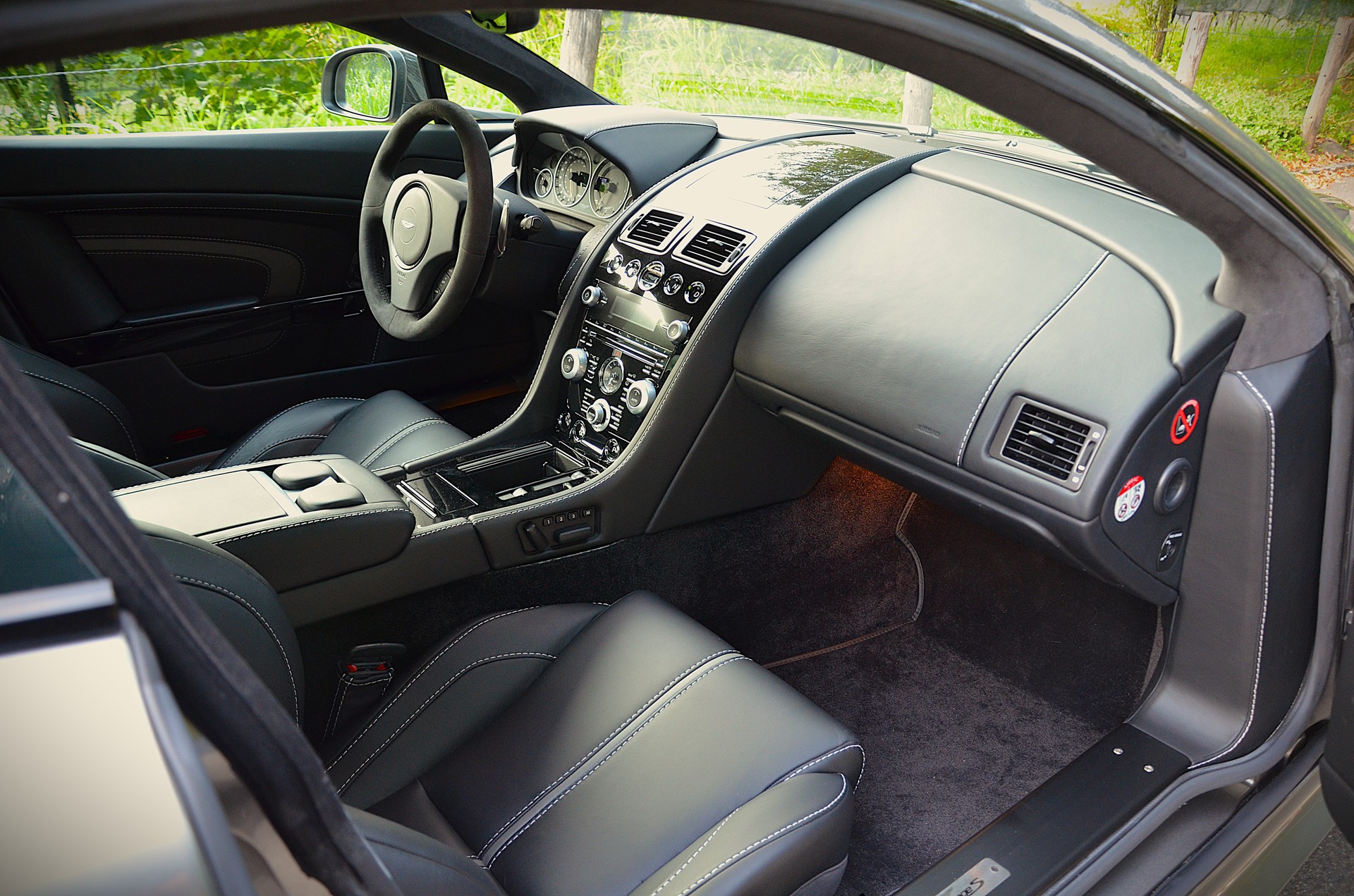 ASTON MARTIN V12 Vantage 5.9 S Sportshift-image-6
