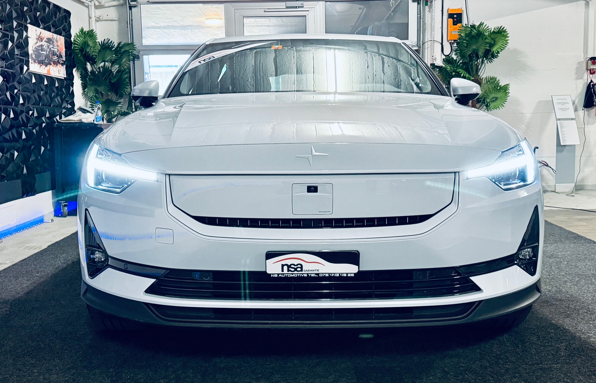 POLESTAR Polestar 2 Long Range Single Plus Pack 82kWh MY24-showroom-element-1