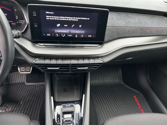 SKODA Octavia Combi 2.0 TDI DSG RS 4x4-image-4