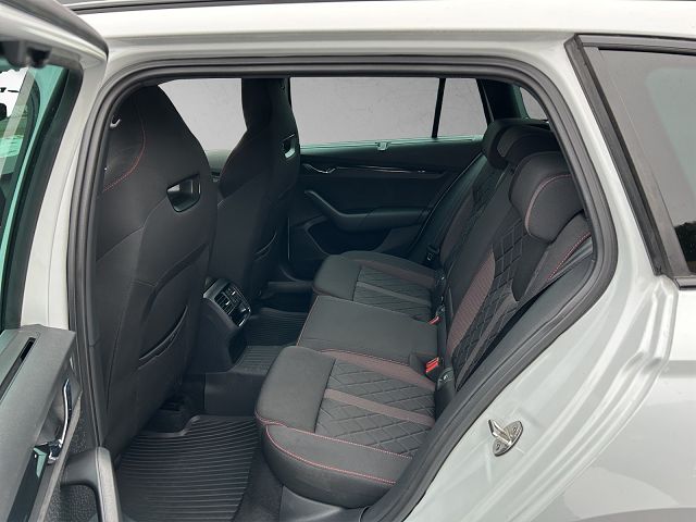 SKODA Octavia Combi 2.0 TDI DSG RS 4x4-showroom-element-2