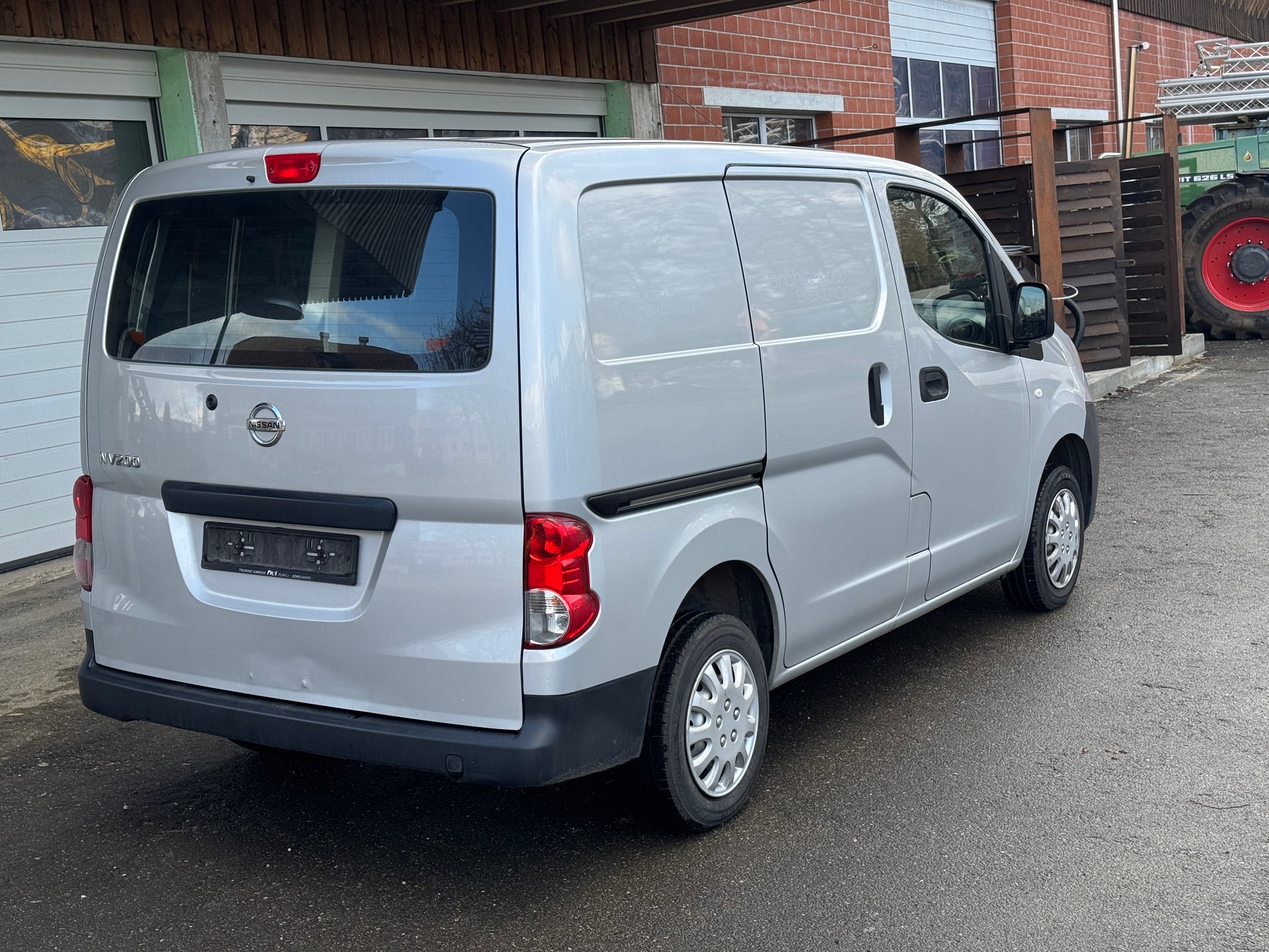 NISSAN NV200-image-4