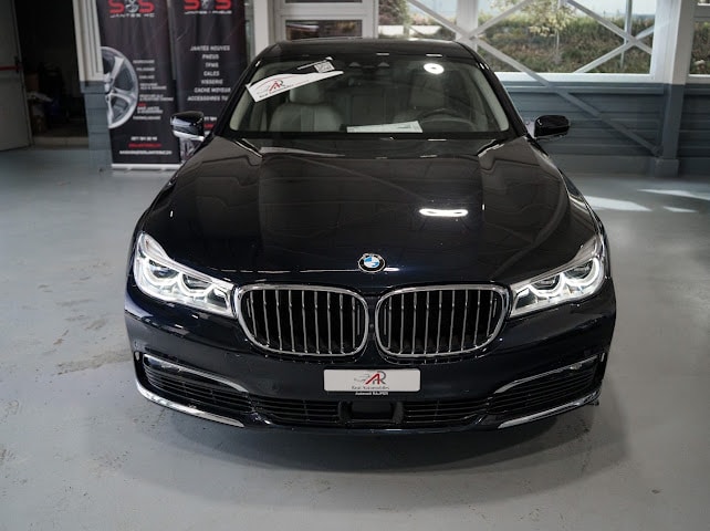 BMW 750i xDrive Steptronic CH 🇨🇭-showroom-element-2