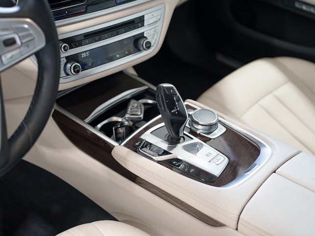 BMW 750i xDrive Steptronic CH 🇨🇭-image-10