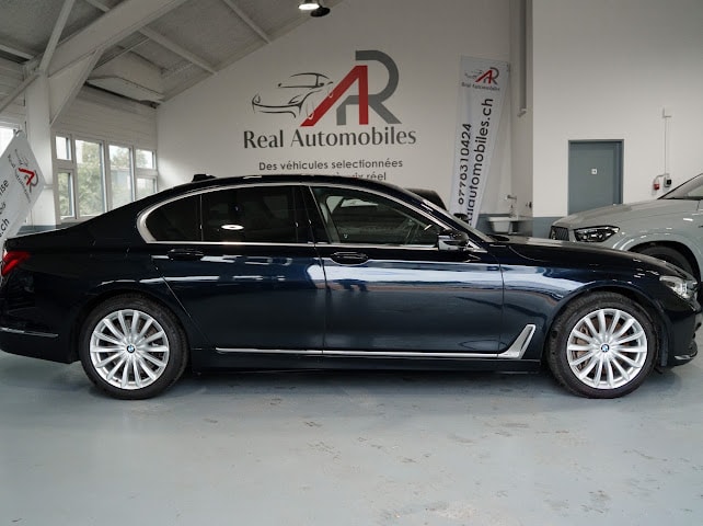 BMW 750i xDrive Steptronic CH 🇨🇭-showroom-element-1