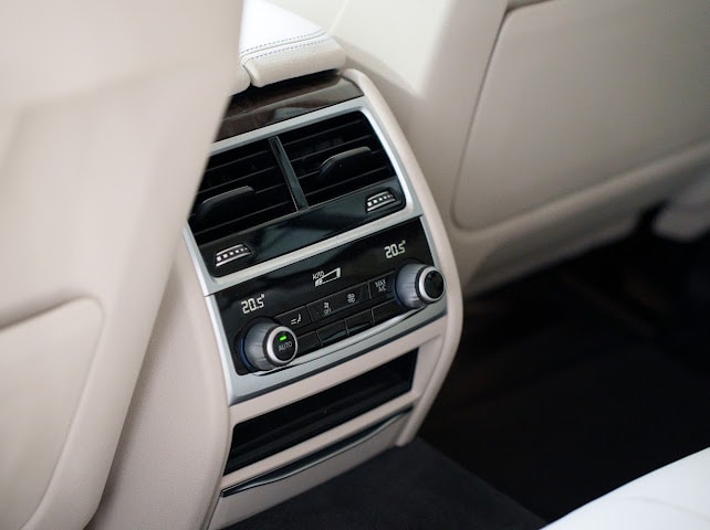 BMW 750i xDrive Steptronic CH 🇨🇭-image-15