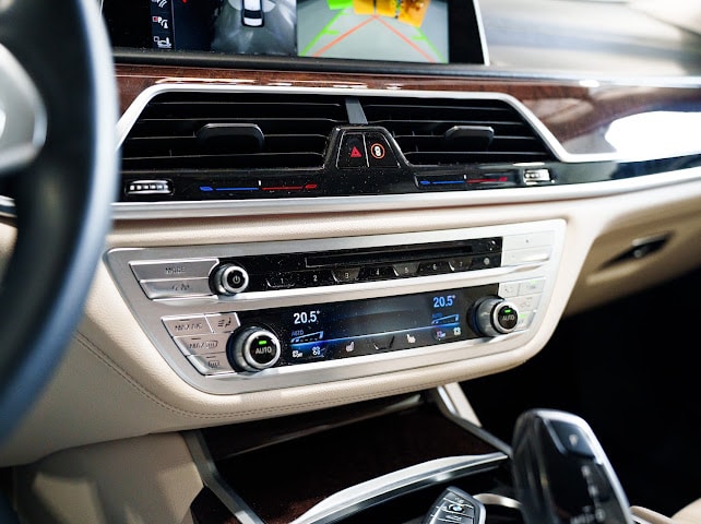 BMW 750i xDrive Steptronic CH 🇨🇭-image-14
