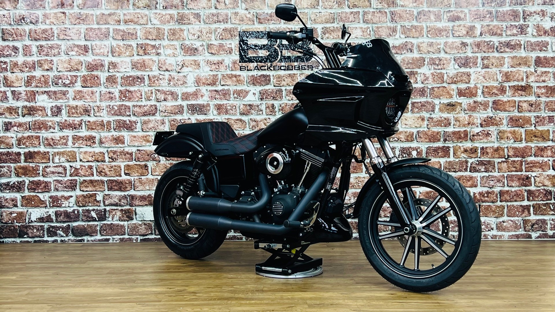 HARLEY-DAVIDSON FXDBC Dyna Street Bob Special 103 ABS