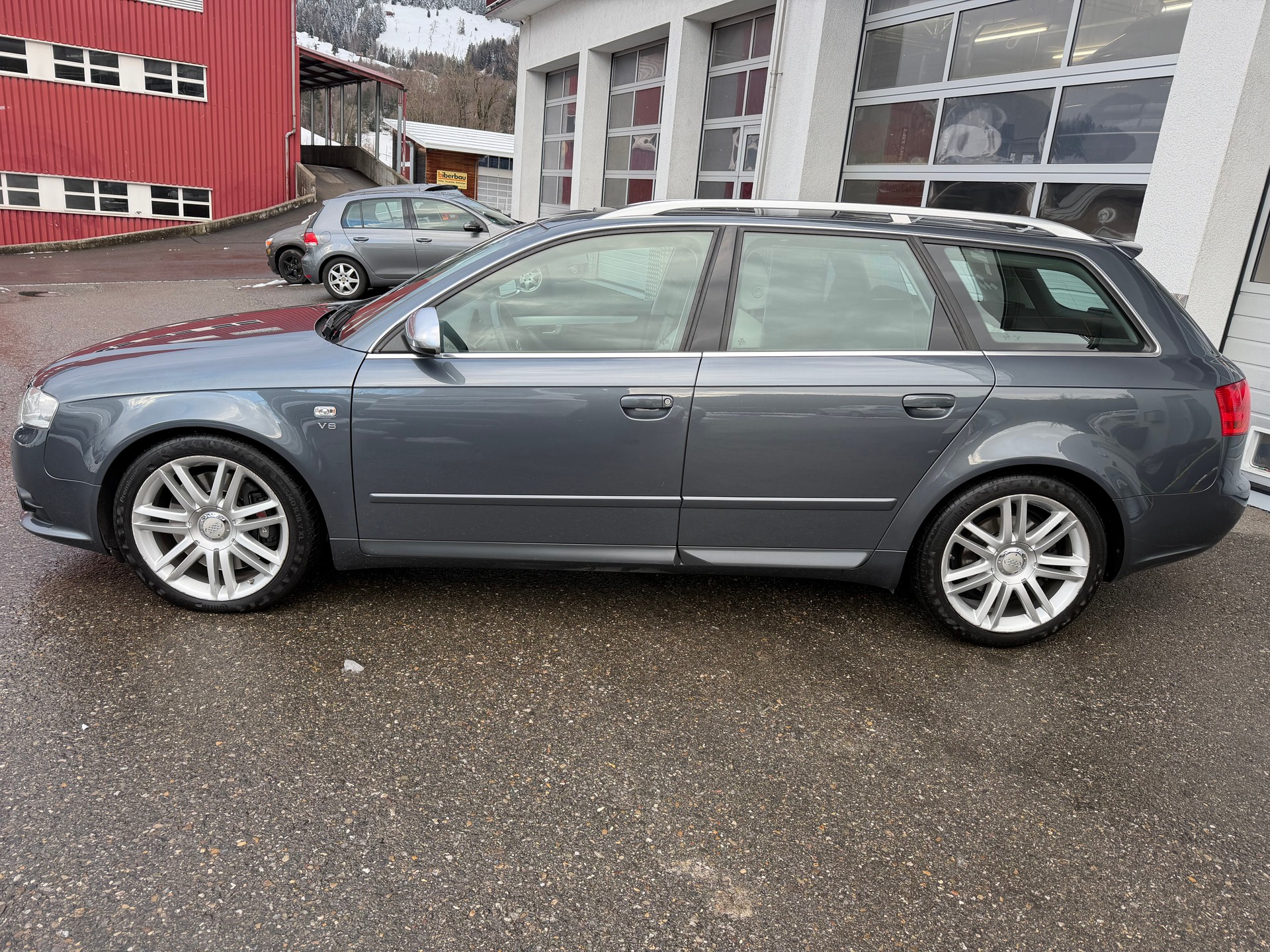 AUDI S4 Avant 4.2 V8 quattro-showroom-element-1