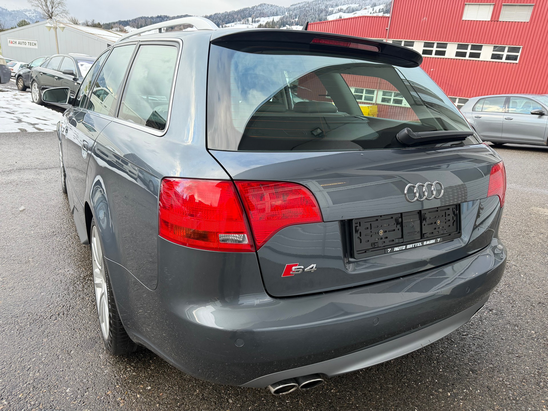 AUDI S4 Avant 4.2 V8 quattro-showroom-element-2