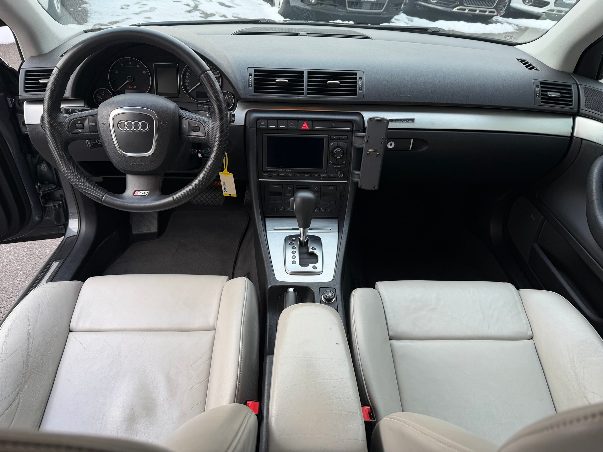 AUDI S4 Avant 4.2 V8 quattro-image-8