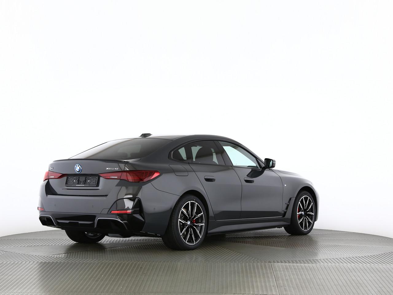 BMW i4 xDrive40-image-11