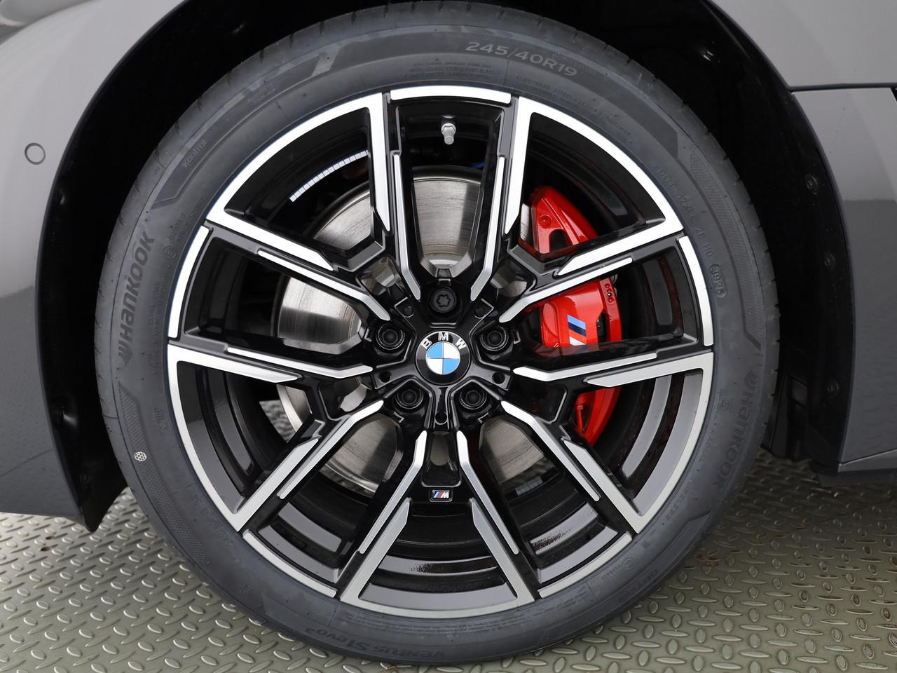 BMW i4 xDrive40-image-24