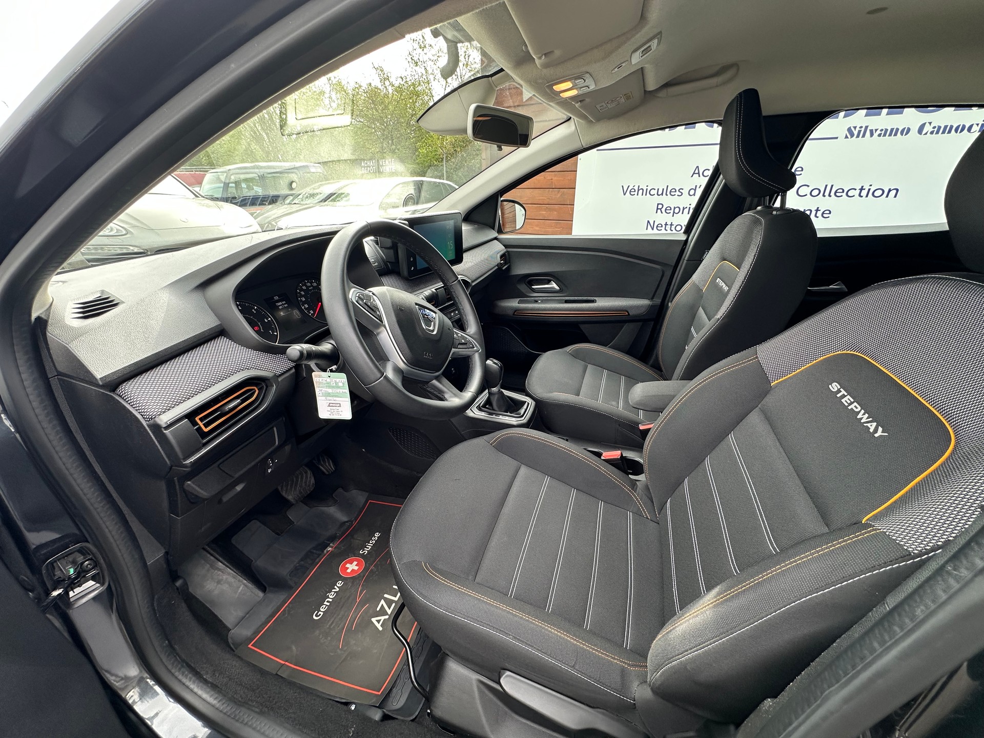 DACIA Sandero Stepway TCe 90 Comfort CVT-image-12