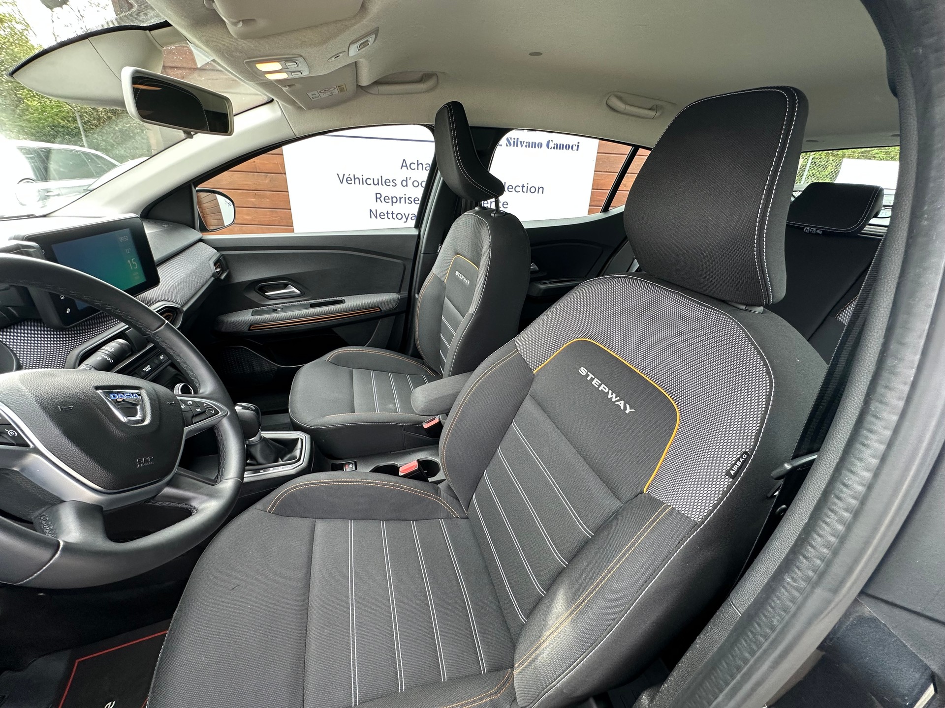 DACIA Sandero Stepway TCe 90 Comfort CVT-image-13