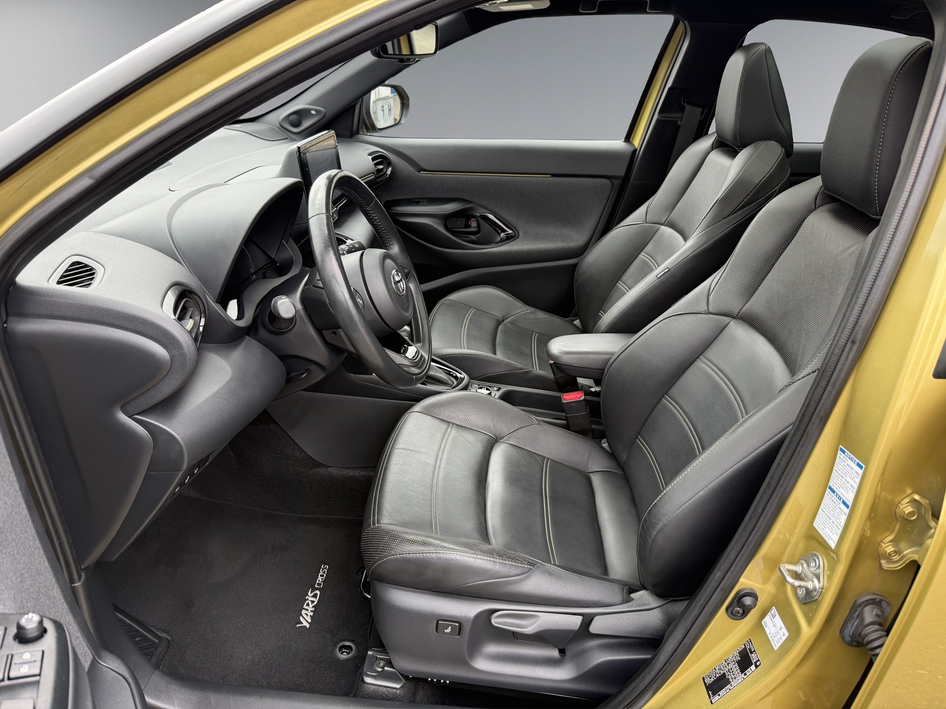 TOYOTA Yaris Cross 1.5 Premiere Edition e-CVT AWDi-image-7