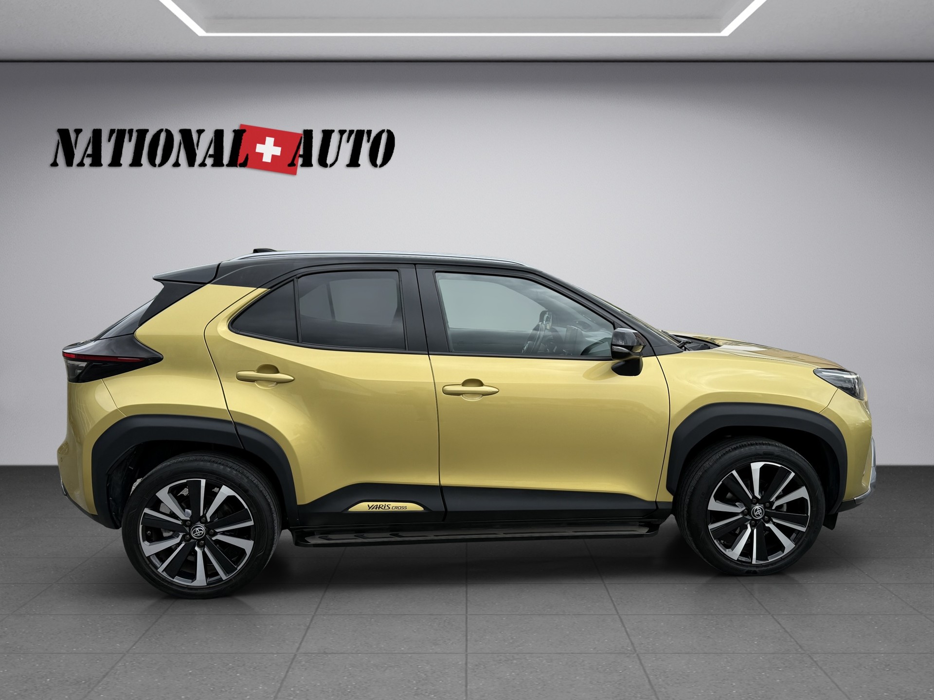 TOYOTA Yaris Cross 1.5 Premiere Edition e-CVT AWDi-image-5