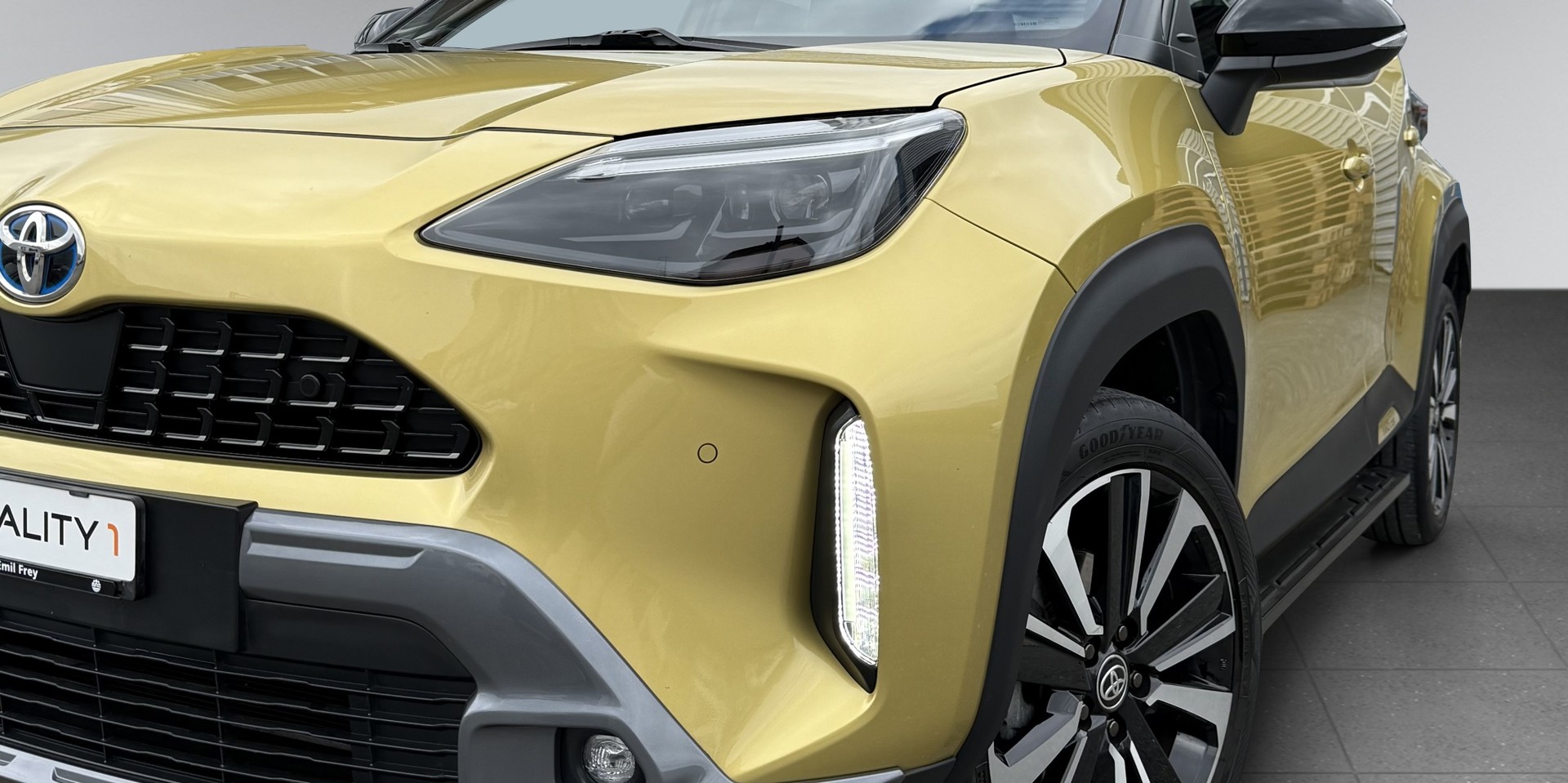 TOYOTA Yaris Cross 1.5 Premiere Edition e-CVT AWDi-image-1