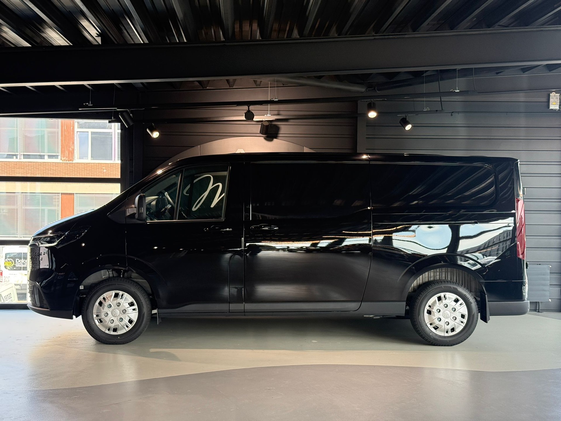MAXUS Deliver 7 2.0D L2-showroom-element-1