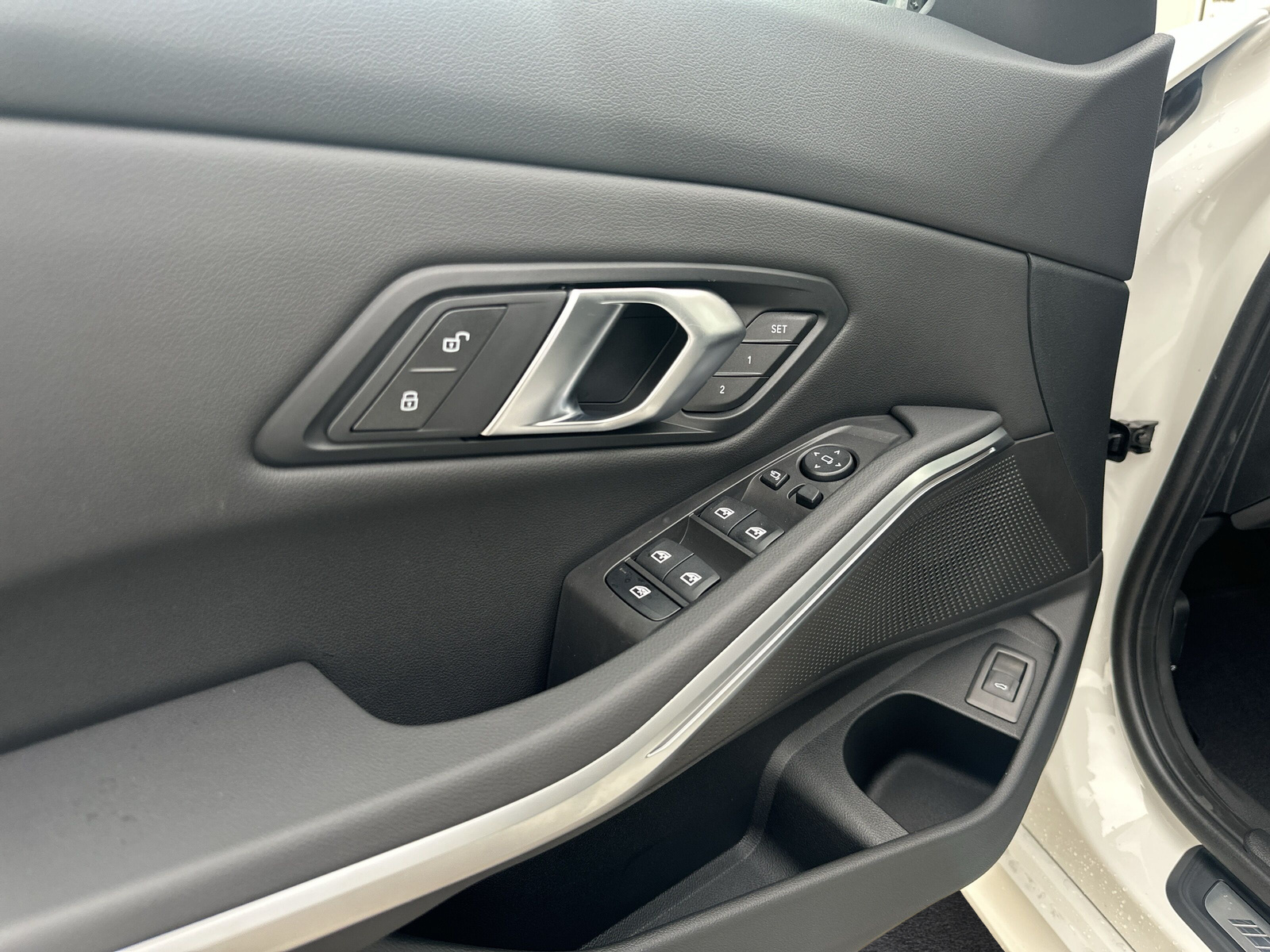 BMW 320d xDrive 48V Touring Steptronic M Sport-image-16