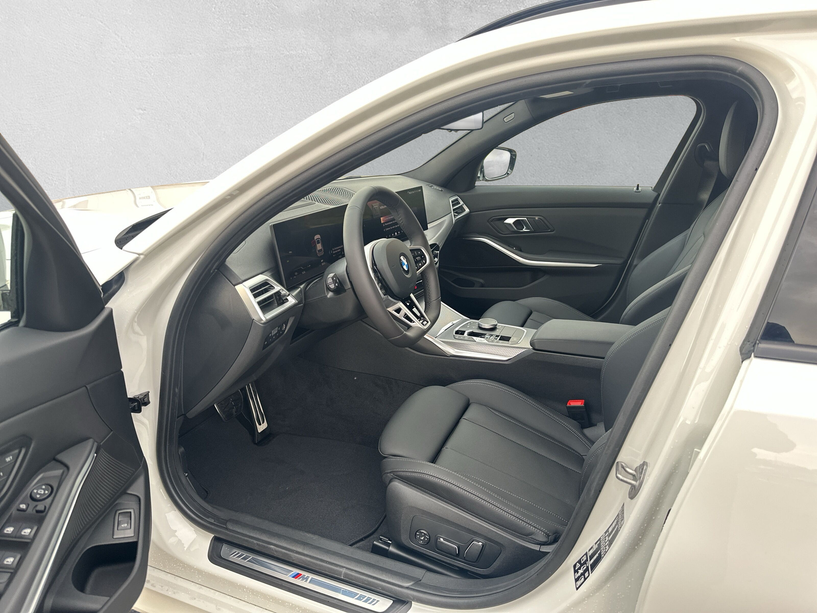 BMW 320d xDrive 48V Touring Steptronic M Sport-image-10