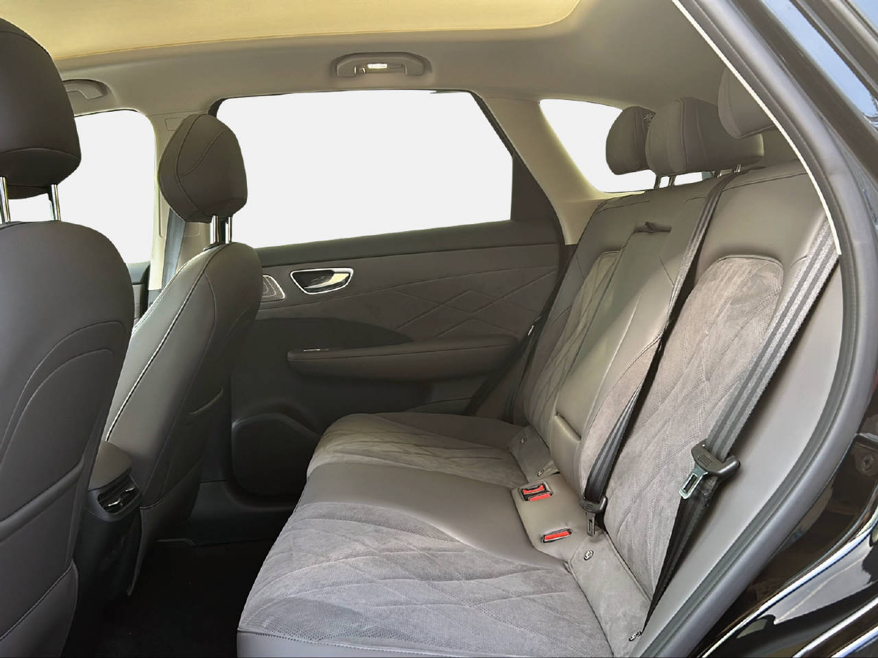 MG S6 EV 77 kWh Luxury 4WD-image-12