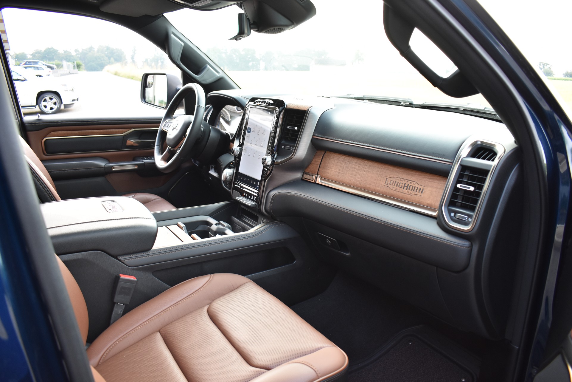 DODGE Ram 1500 Longhorn-image-11