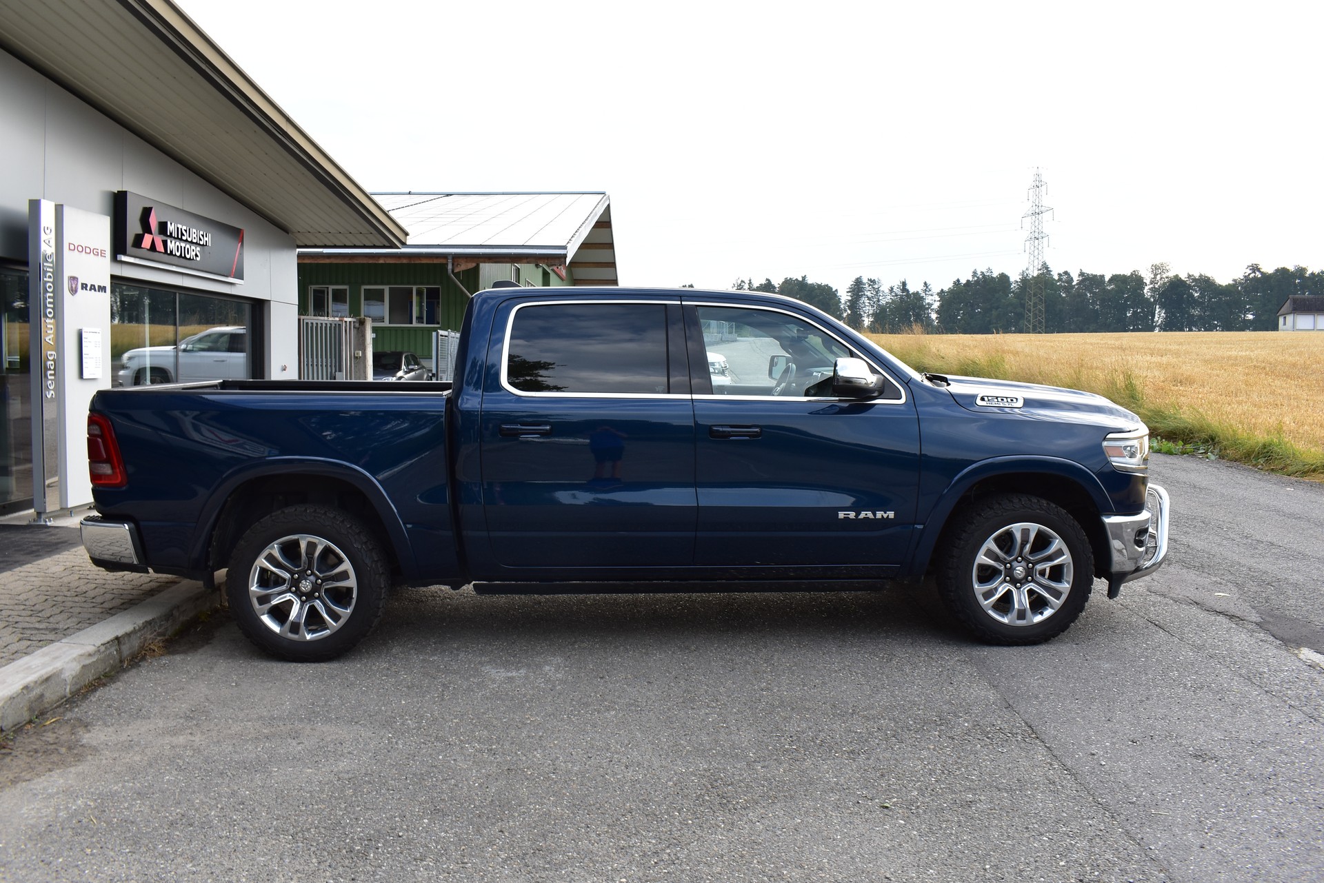 DODGE Ram 1500 Longhorn-image-2