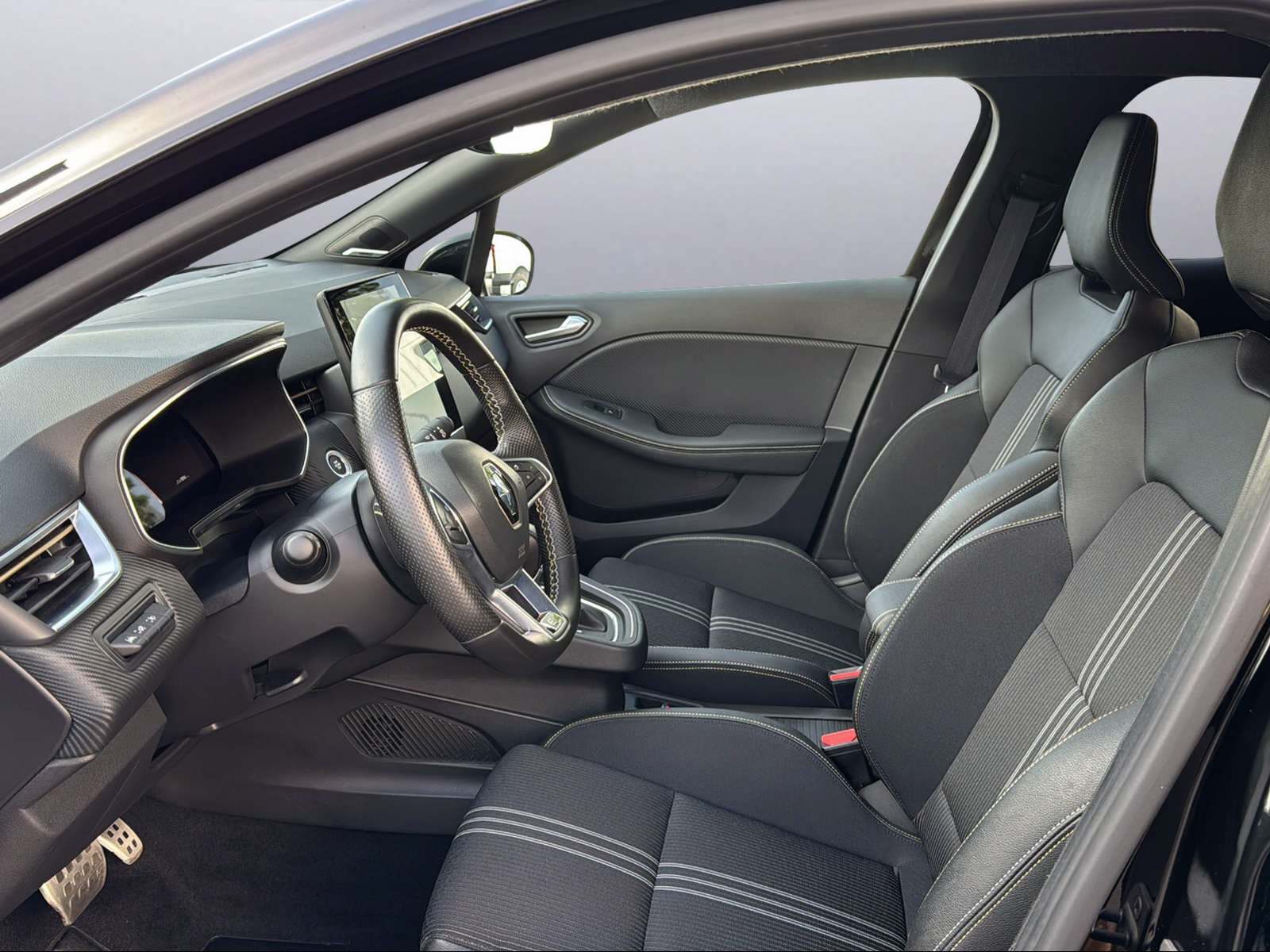 RENAULT Clio 1.6 E-Tech Engineered-image-4