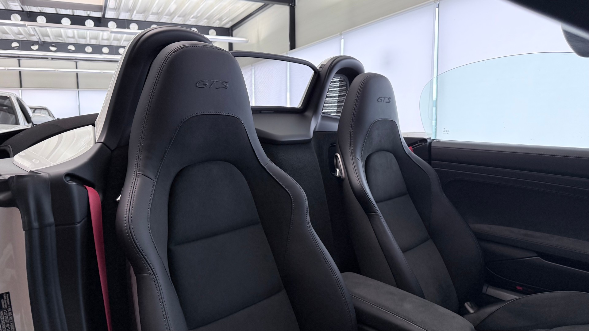 PORSCHE 718 Boxster 4.0 GTS PDK-showroom-element-1