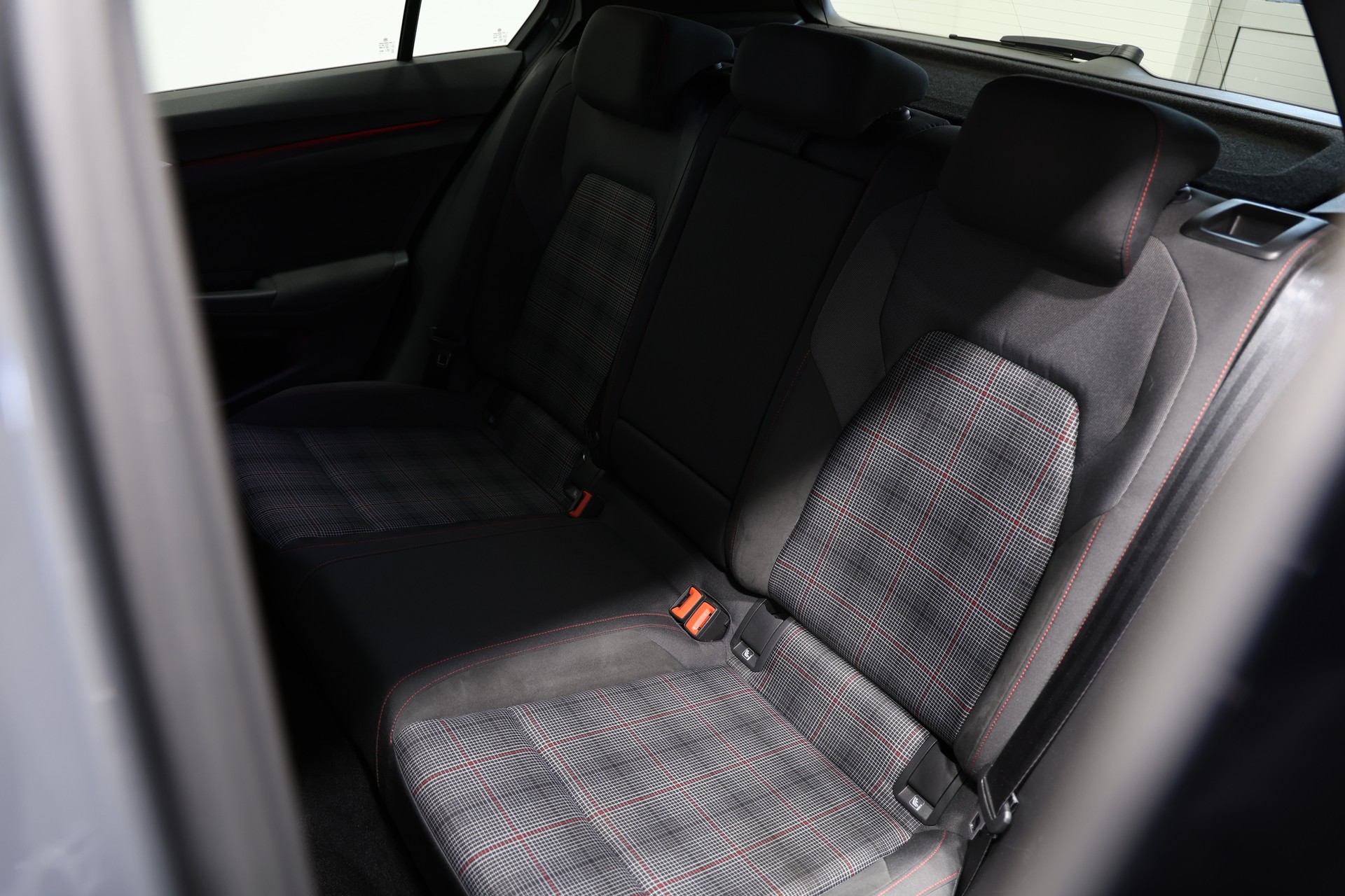 VW Golf 2.0 TSI GTI DSG *CH-Fahrzeug*-image-22
