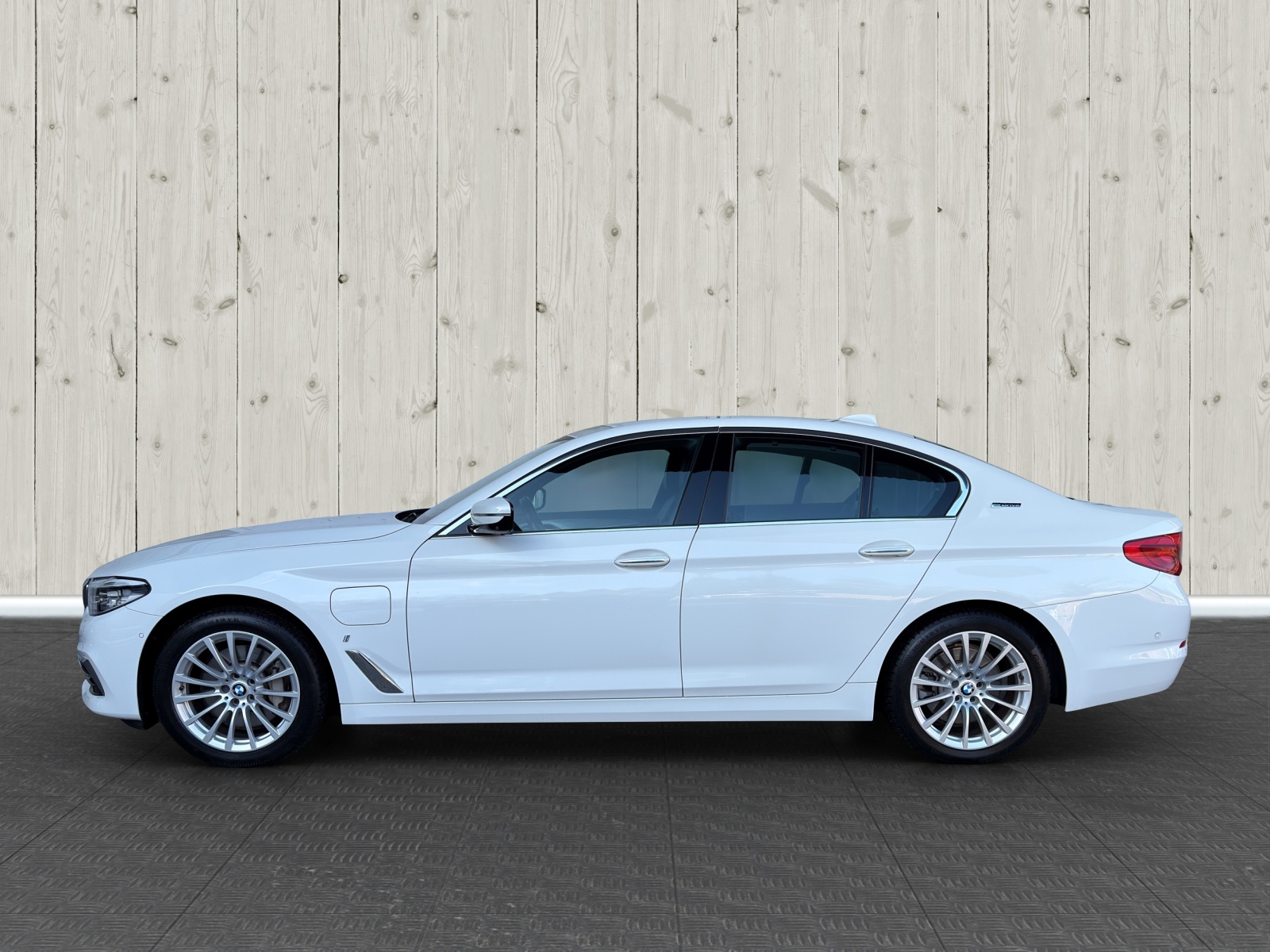 BMW 530e iPerformance Luxury Line Steptronic-image-3