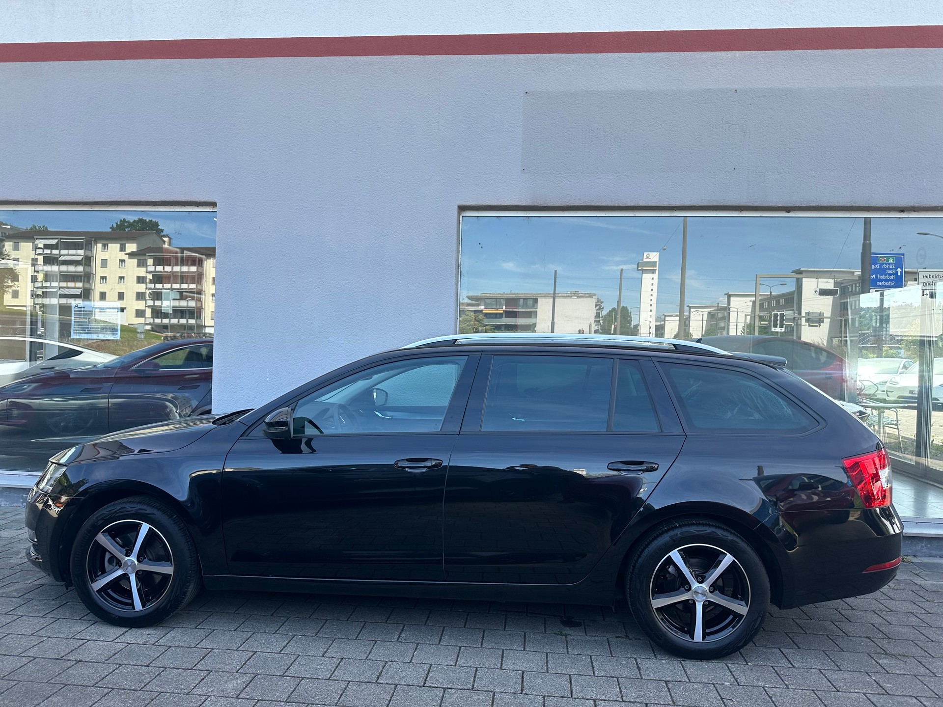 SKODA Octavia Combi 1.5 TSI Ambition DSG-image-4