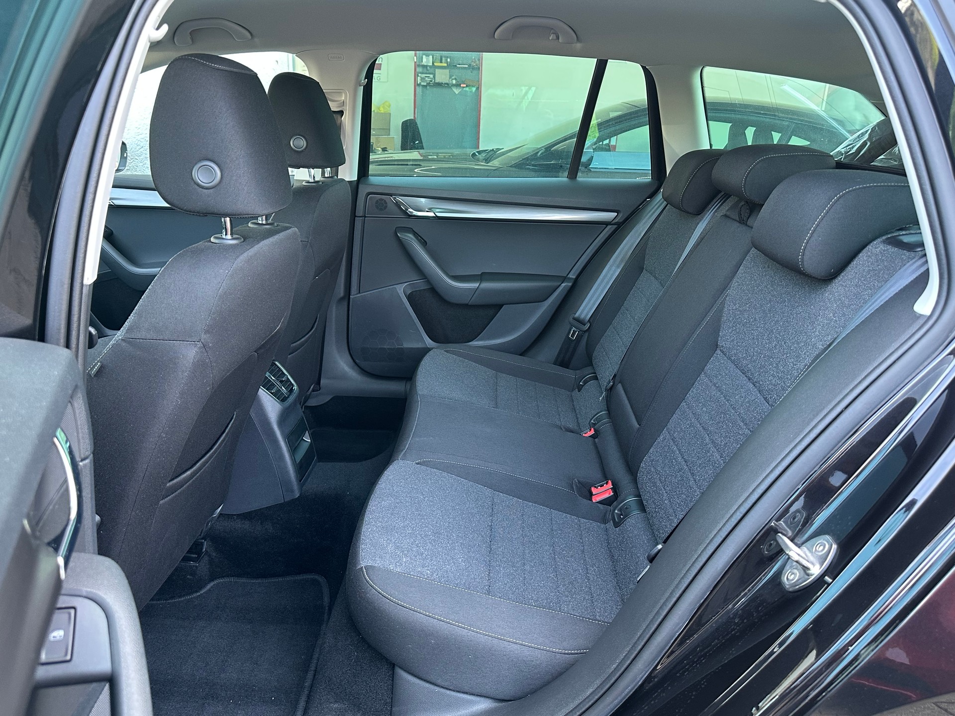 SKODA Octavia Combi 1.5 TSI Ambition DSG-image-5