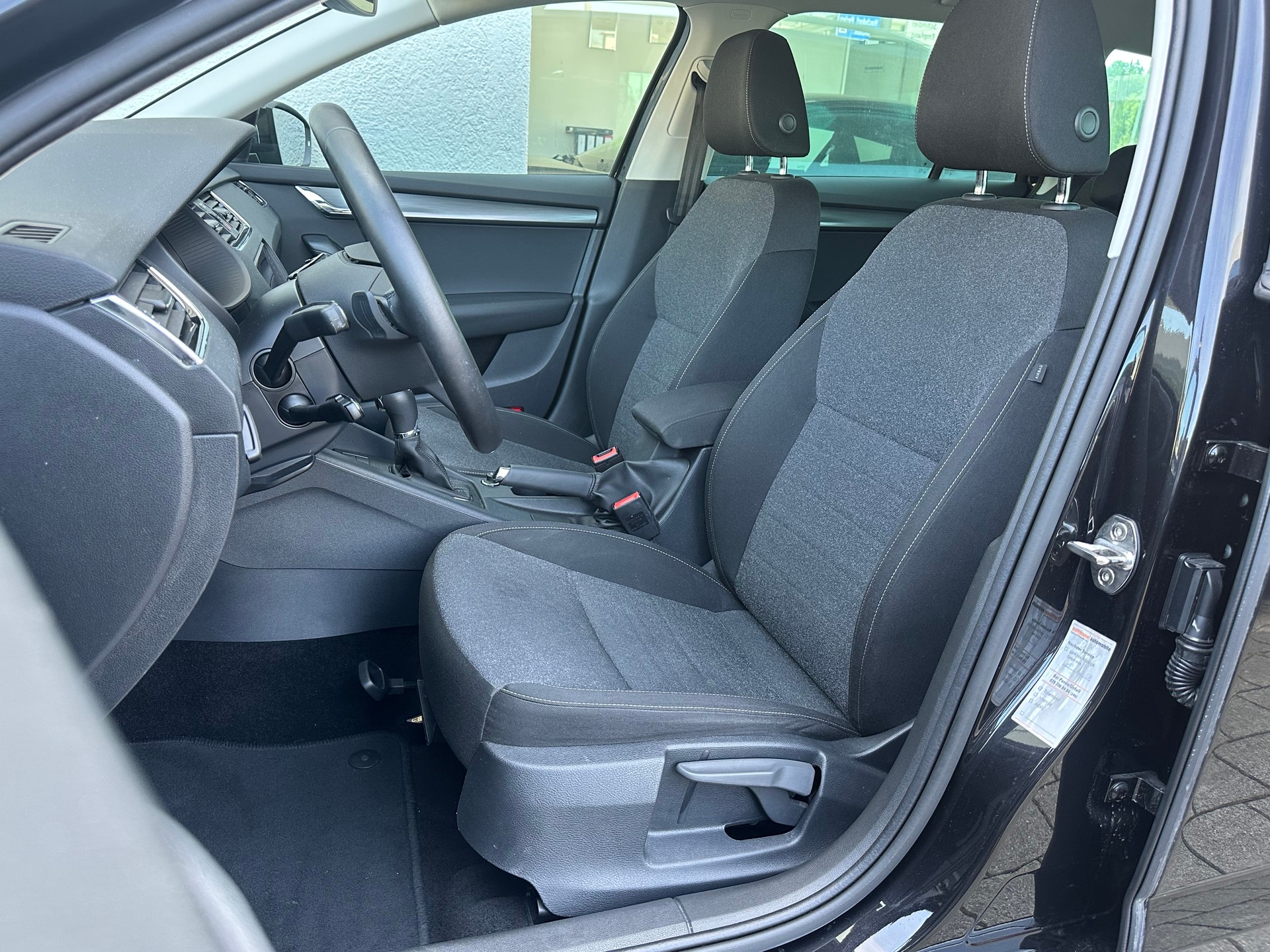SKODA Octavia Combi 1.5 TSI Ambition DSG-image-6