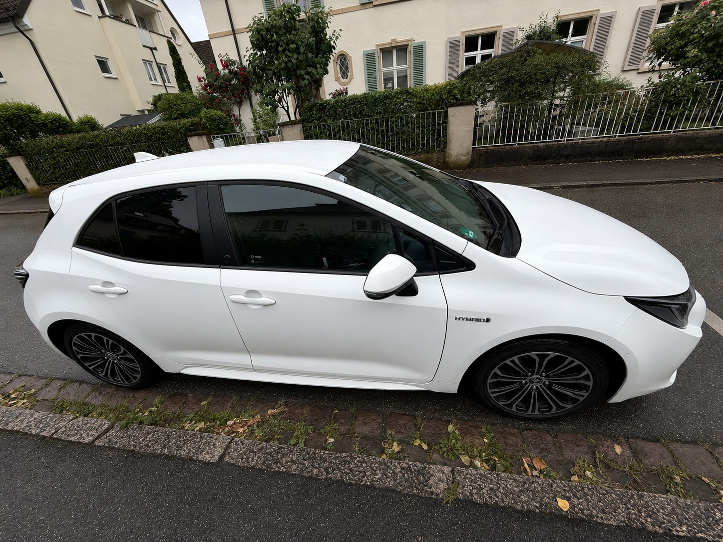 TOYOTA Corolla 1.8 Hybrid Comfort e-CVT-image-2