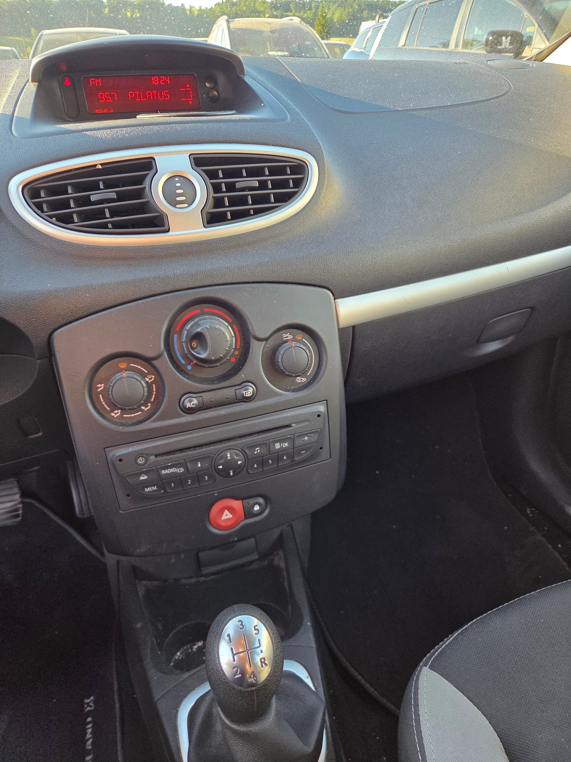RENAULT Clio 1.2 16V Turbo Night&Day-image-7