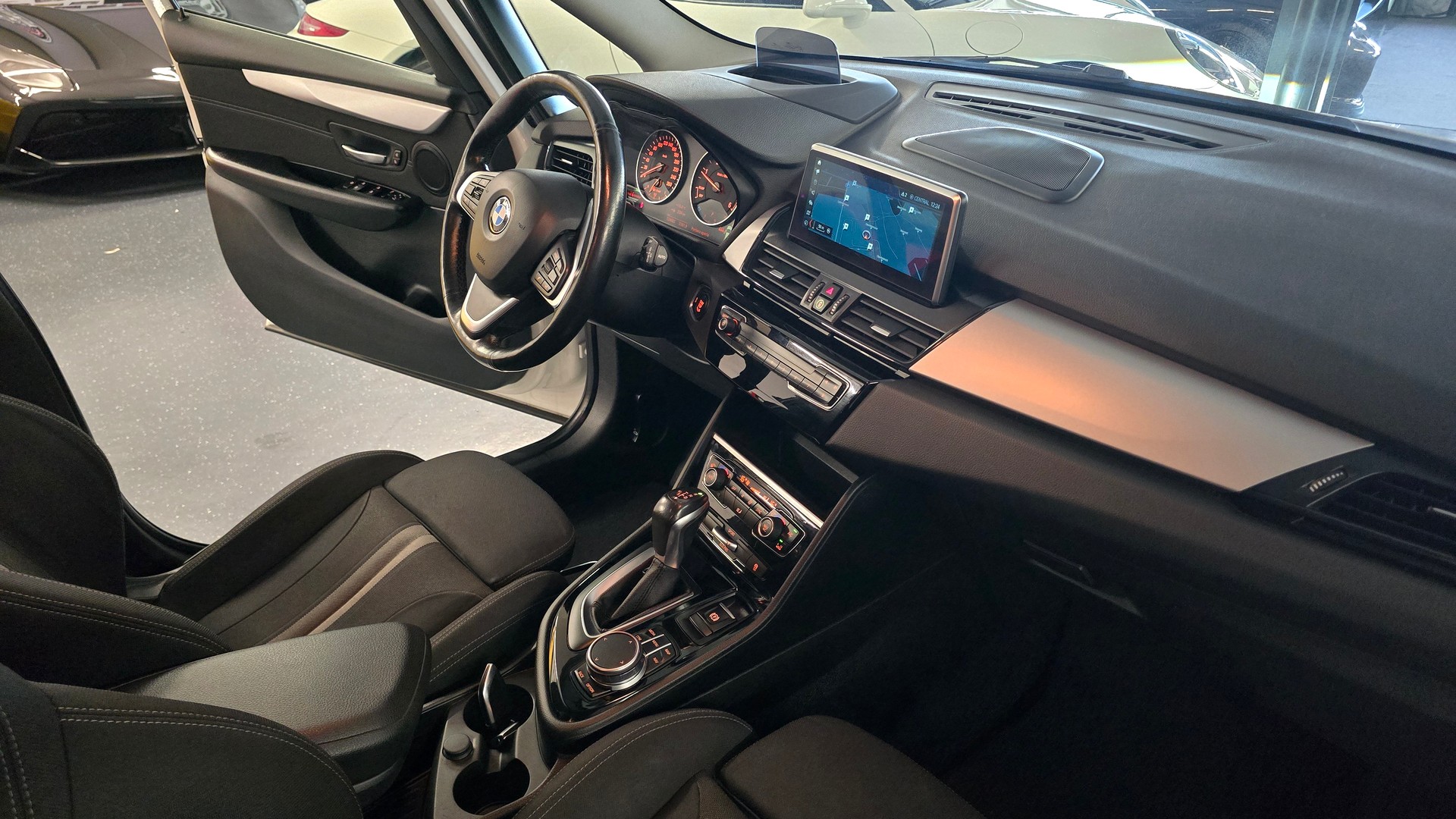 BMW 218d xDrive Gran Tourer Luxury Line Steptronic-image-15