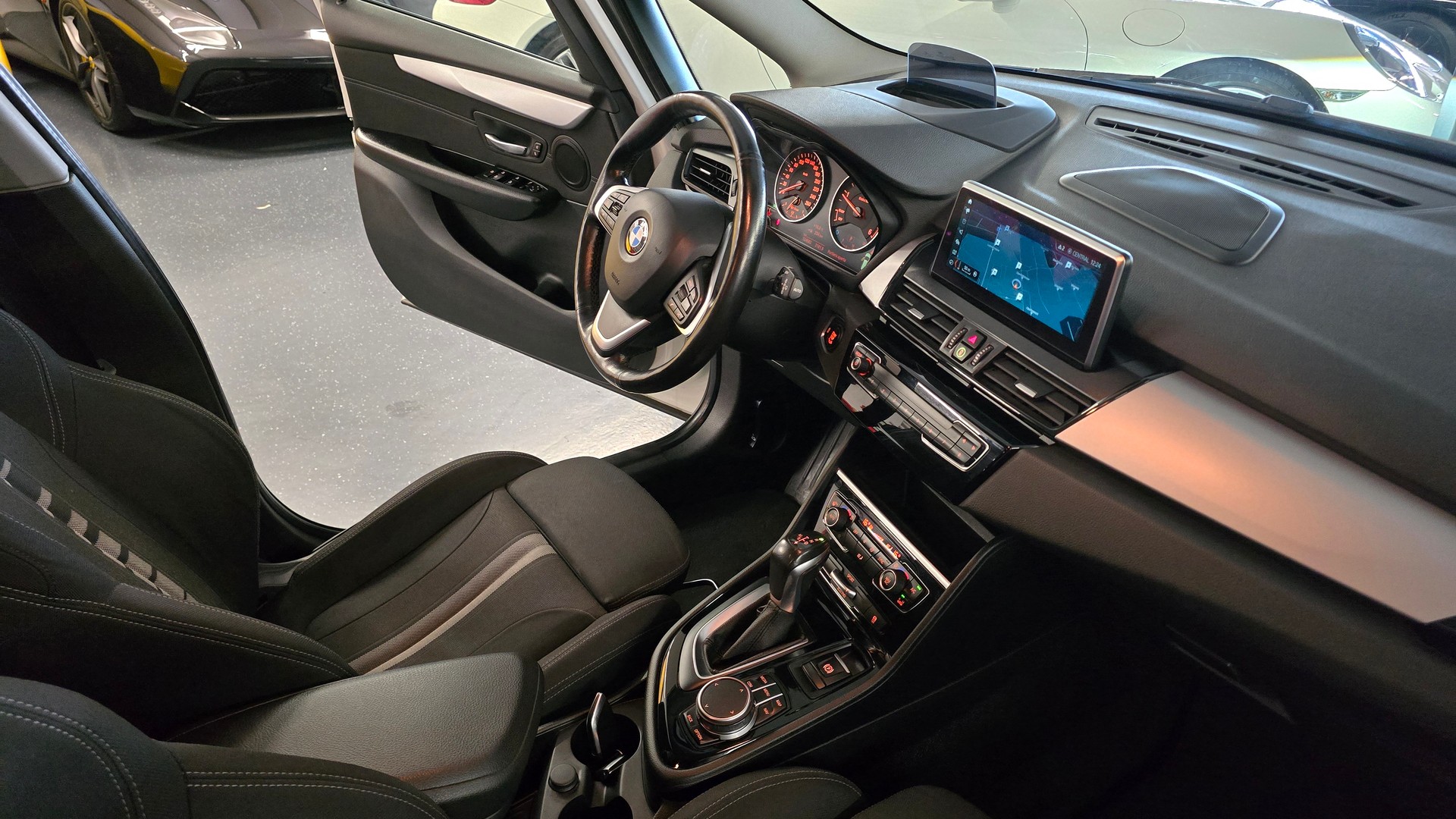 BMW 218d xDrive Gran Tourer Luxury Line Steptronic-image-16