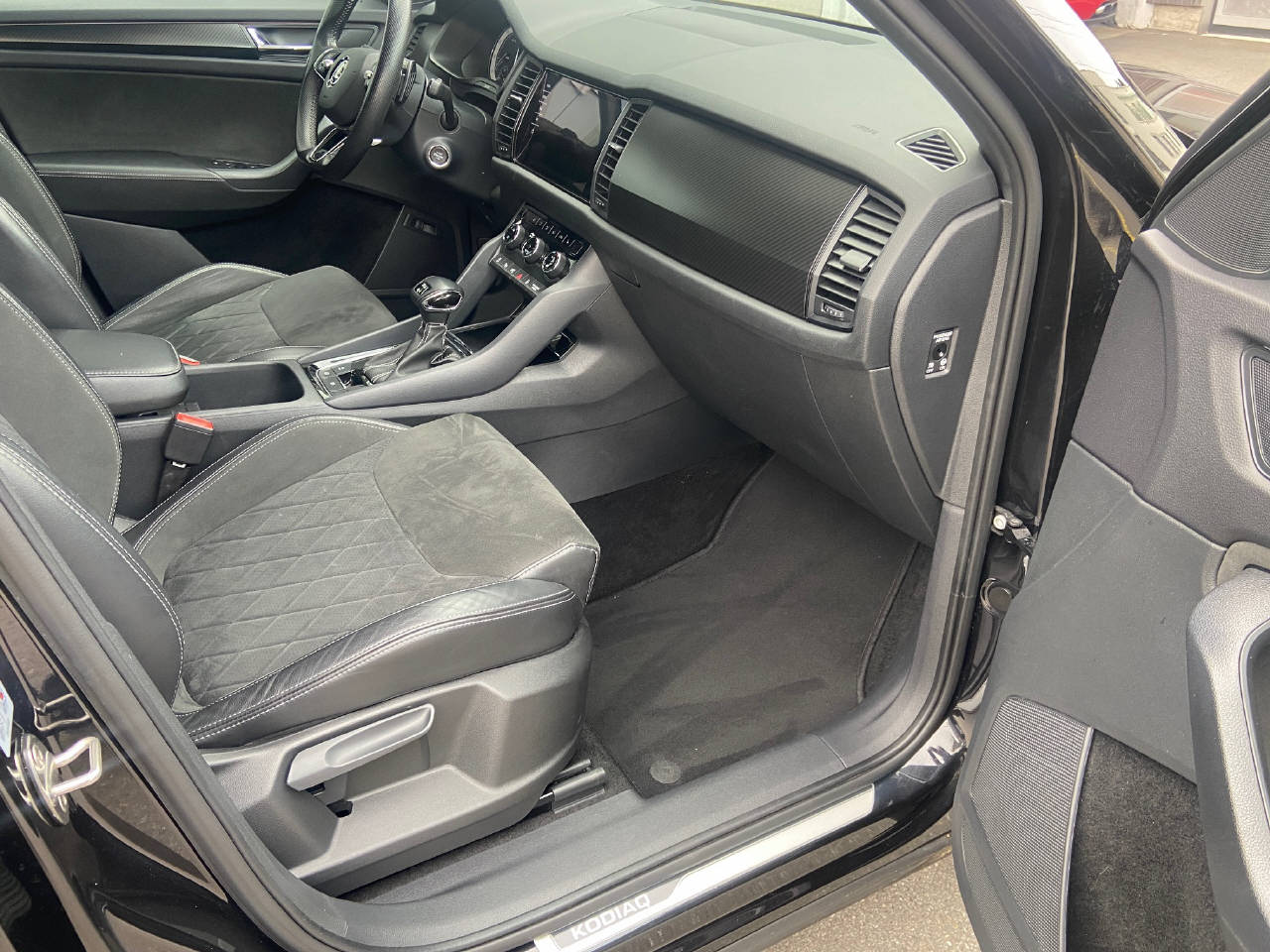 SKODA Kodiaq 2.0 TSI Sportline DSG-image-11