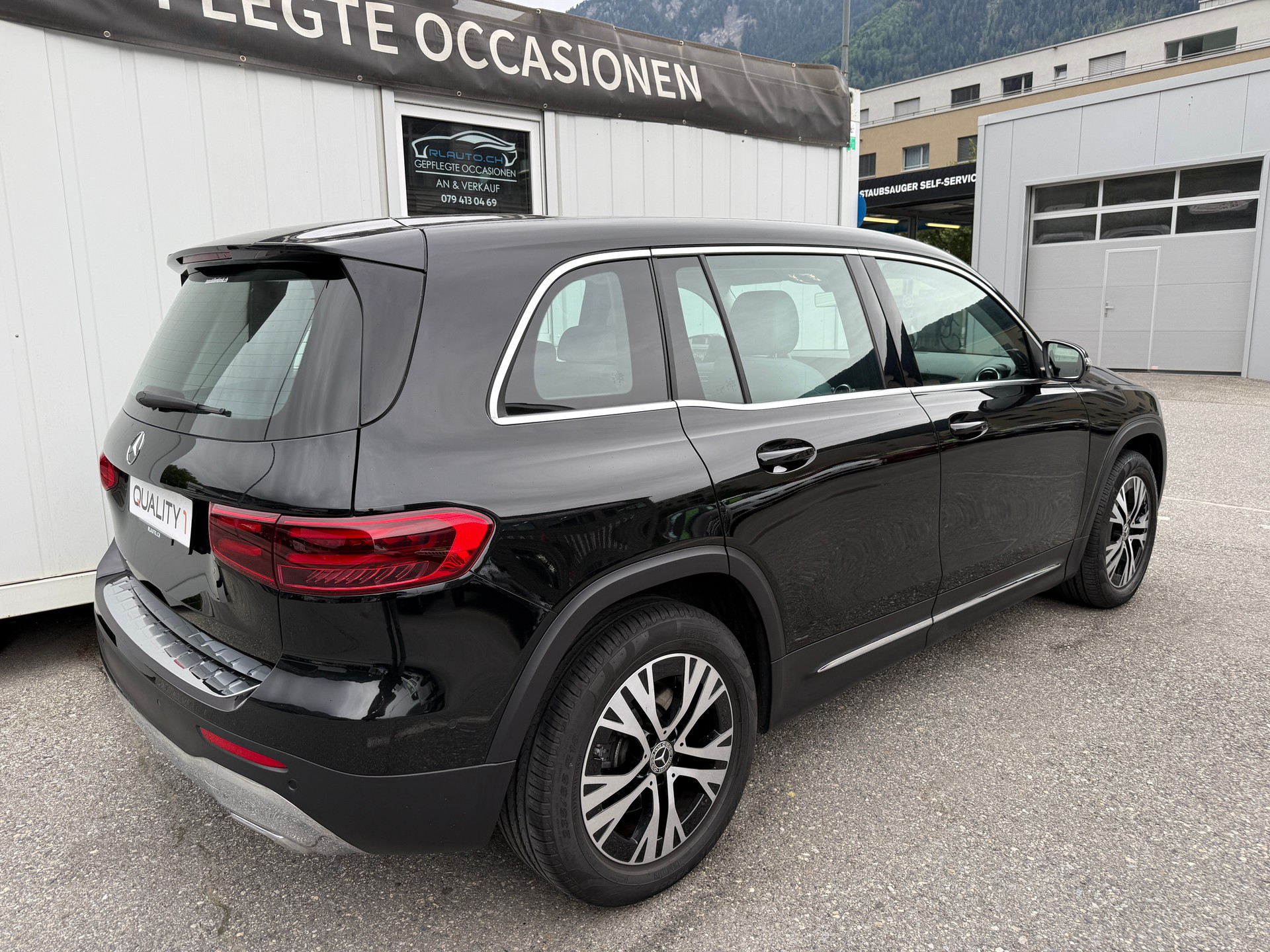 MERCEDES-BENZ GLB 220 d 4Matic 8G-Tronic-showroom-element-3