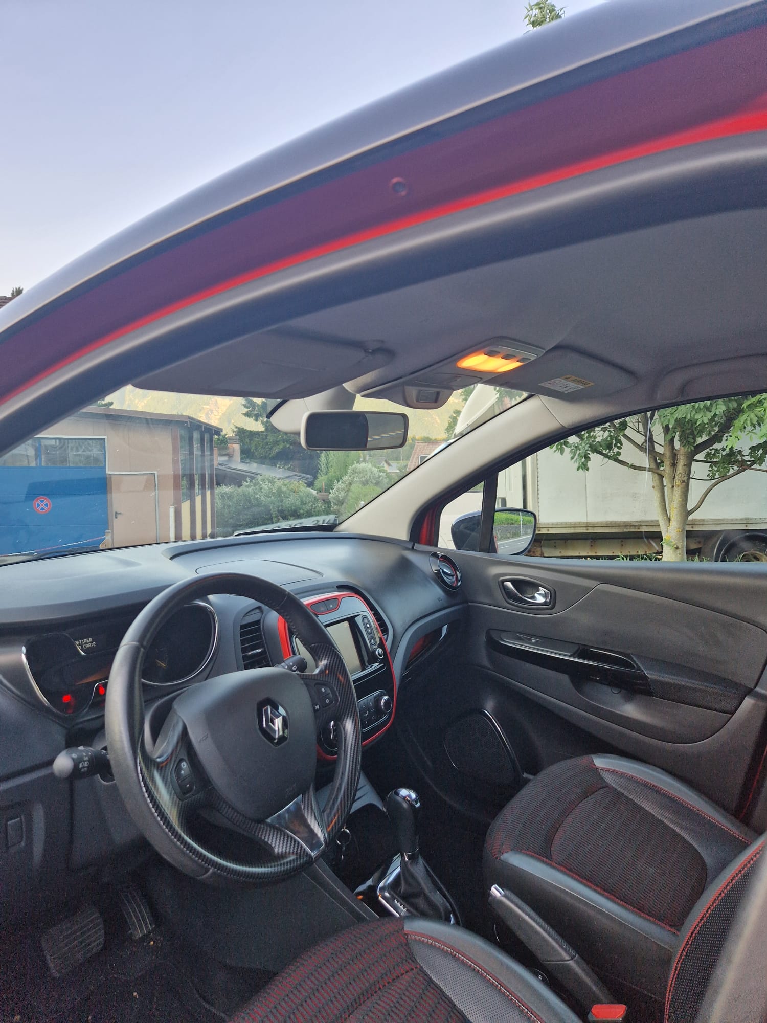 RENAULT Captur 1.2 T Helly Hansen EDC-image-13