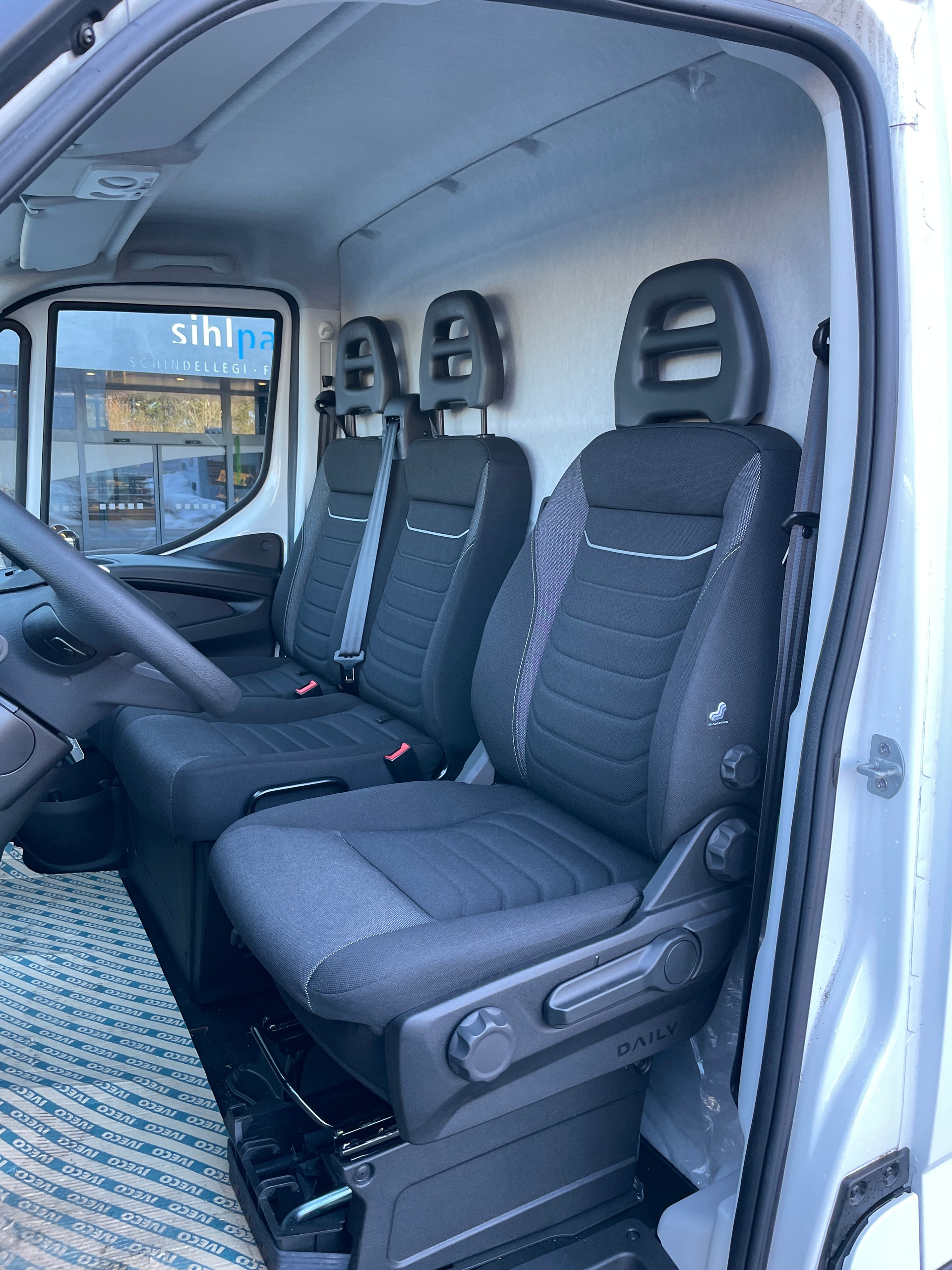 IVECO Daily 35 S 14H A8 Kastenwagen-image-12