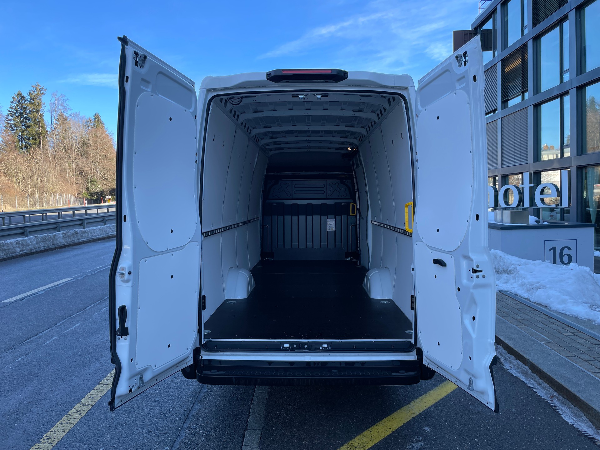 IVECO Daily 35 S 14H A8 Kastenwagen-image-6