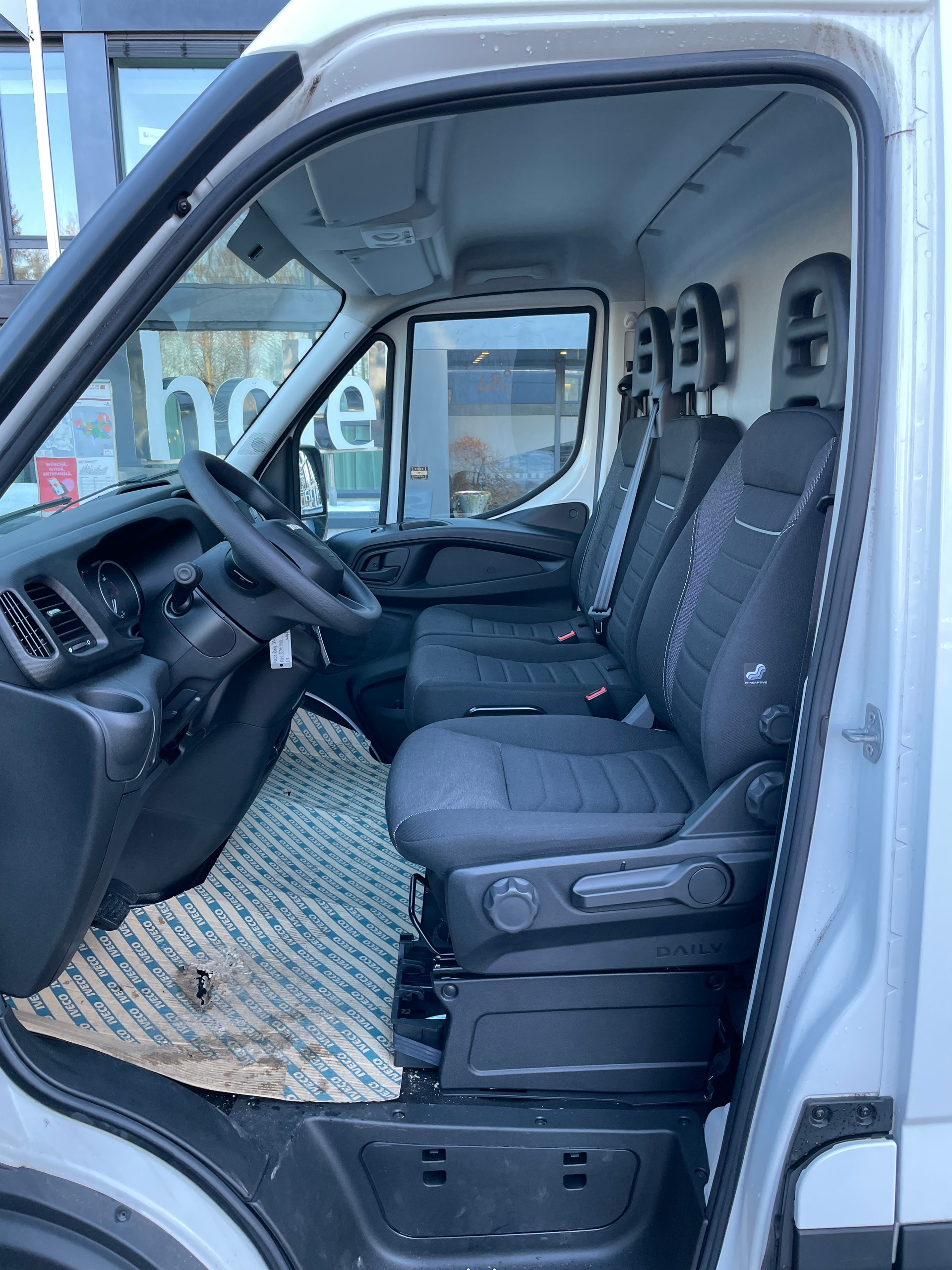 IVECO Daily 35 S 14H A8 Kastenwagen-image-11